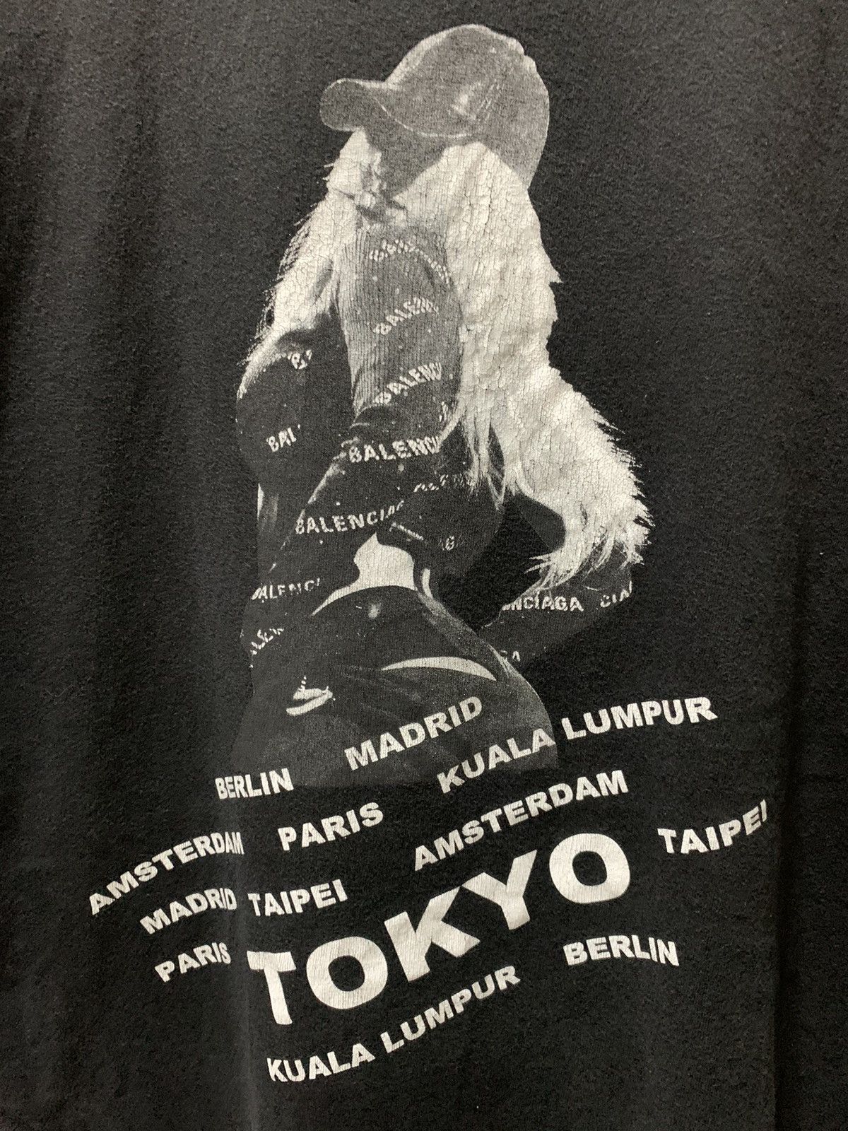 Band Tees 2019 World Tour True In Tokyo Large Tee Size US L / EU 52-54 / 3 - 6 Thumbnail