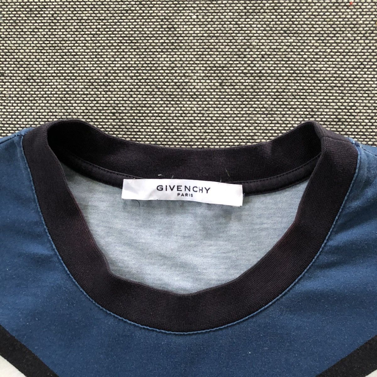 Givenchy GIVENCHY Rare Totem Overprint T-Shirt Size US XXS / EU 40 - 8 Thumbnail