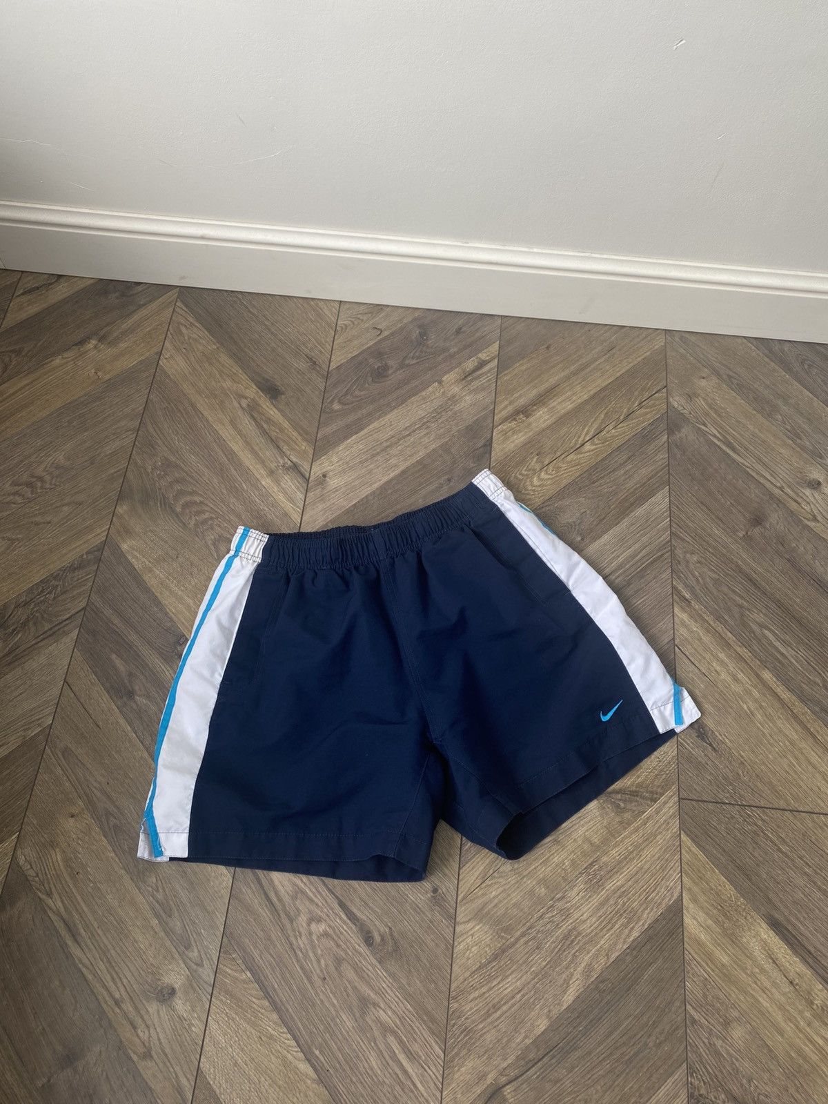 Nike Vintage Nike 90s shorts Size US 33 - 2 Thumbnail