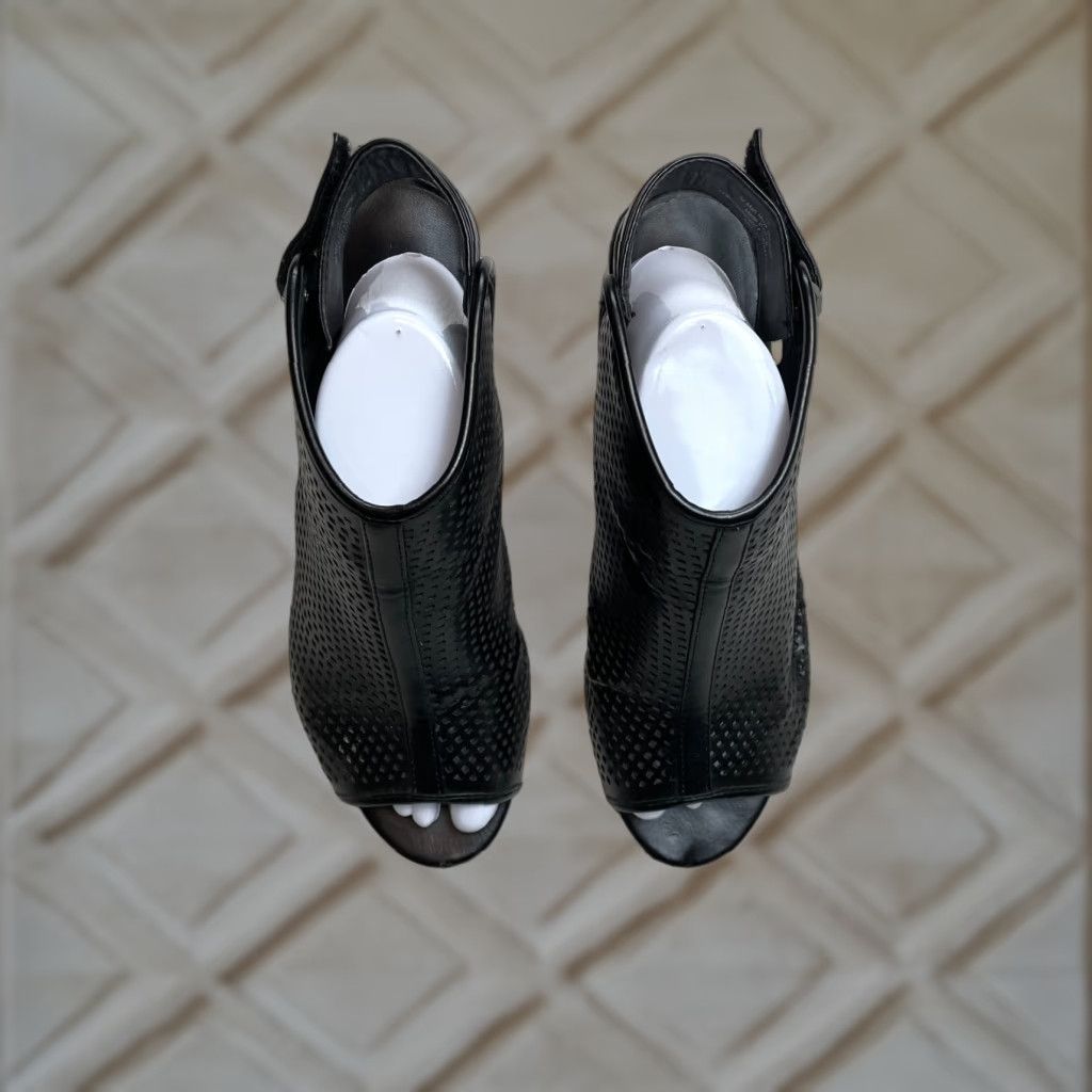 Merona Merona Faux Leather Heel Women Slingback Black 10 High Block Perforated Almond Toe Women's Shoe Comfort Formal Workwear Party/Cocktail Size US 10 / IT 40 - 1 Thumbnail