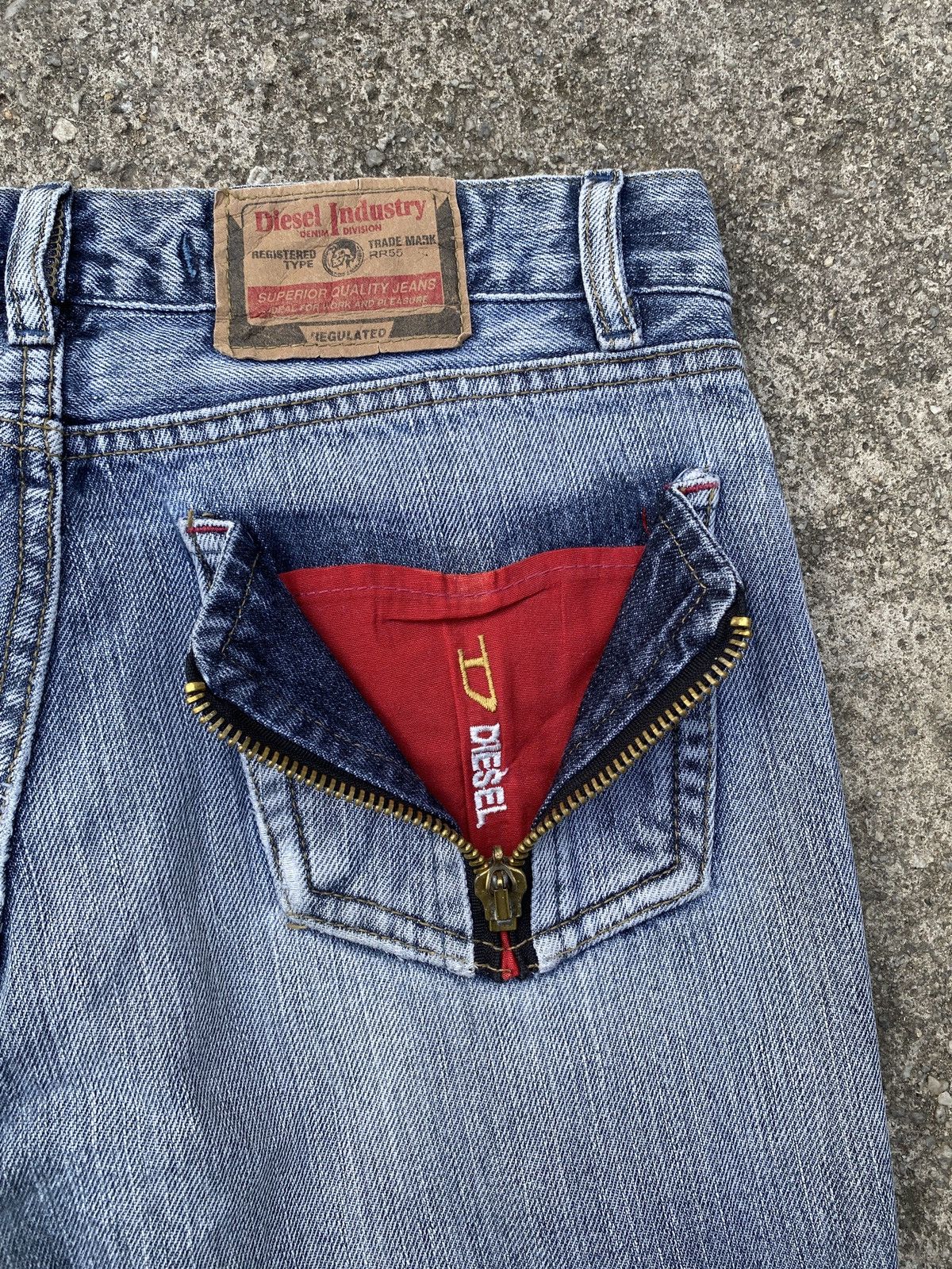 Diesel Vintage 90’s Diesel Industry Open Logo Back Pocket Jeans Size US 30 / EU 46 - 2 Thumbnail