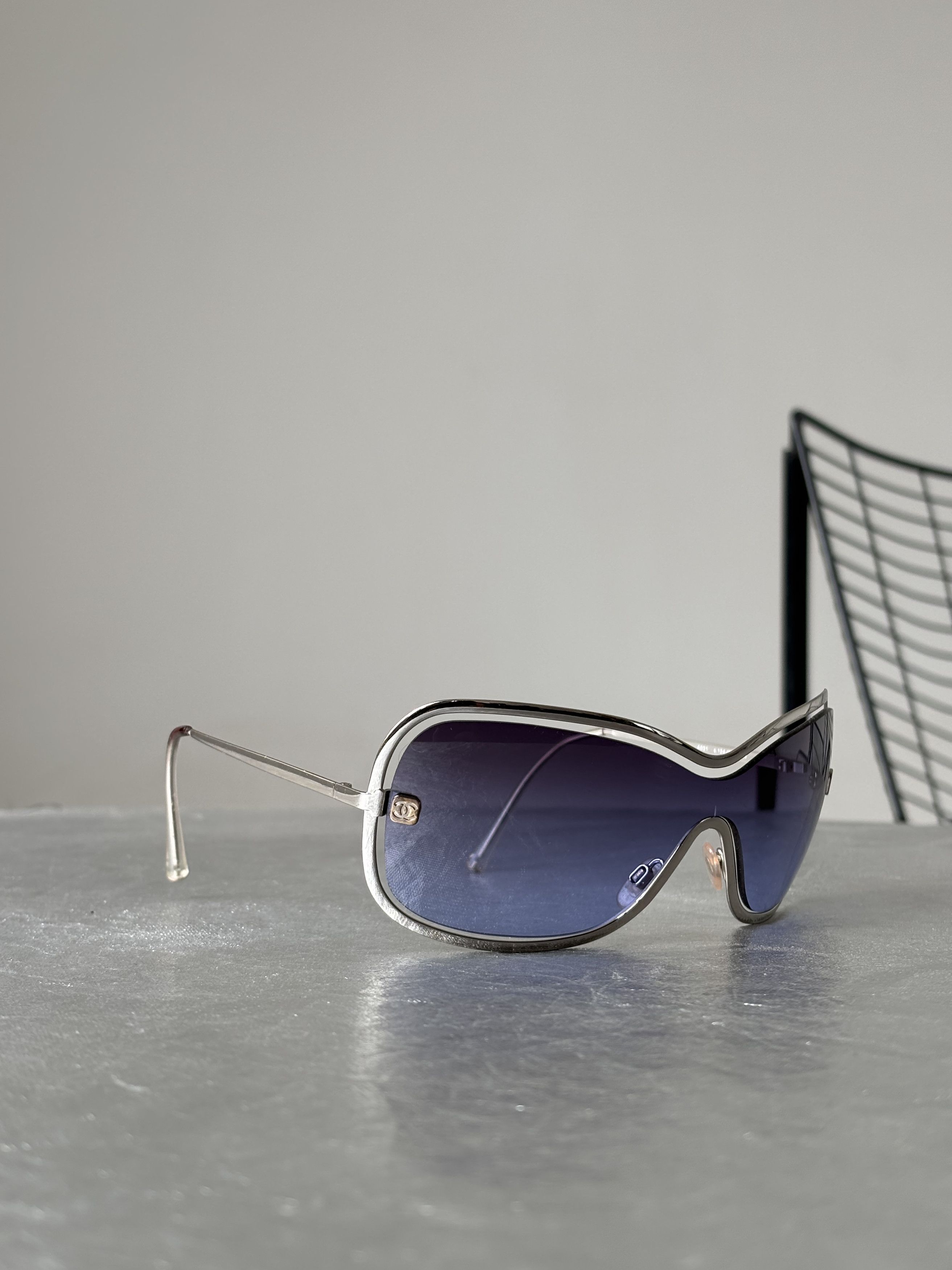 Chanel CHANEL SUNGLASSES 4031 Rhinestone 4017 Mask RI904 Size ONE SIZE - 5 Thumbnail