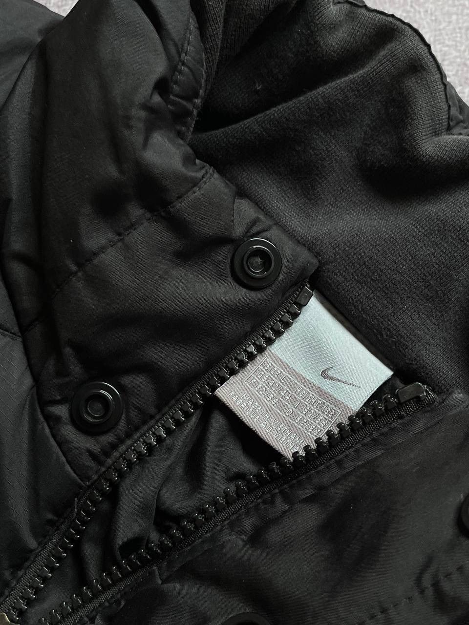 Nike × Vintage Vintage Nike Swoosh Black Puffer Vest Y2K L Size US L / EU 52-54 / 3 - 5 Thumbnail