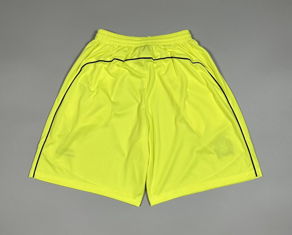 Balenciaga Balenciaga Baggy Oversized Logo Soccer Shorts Neon Yellow Size US 32 / EU 48 - 2 Thumbnail