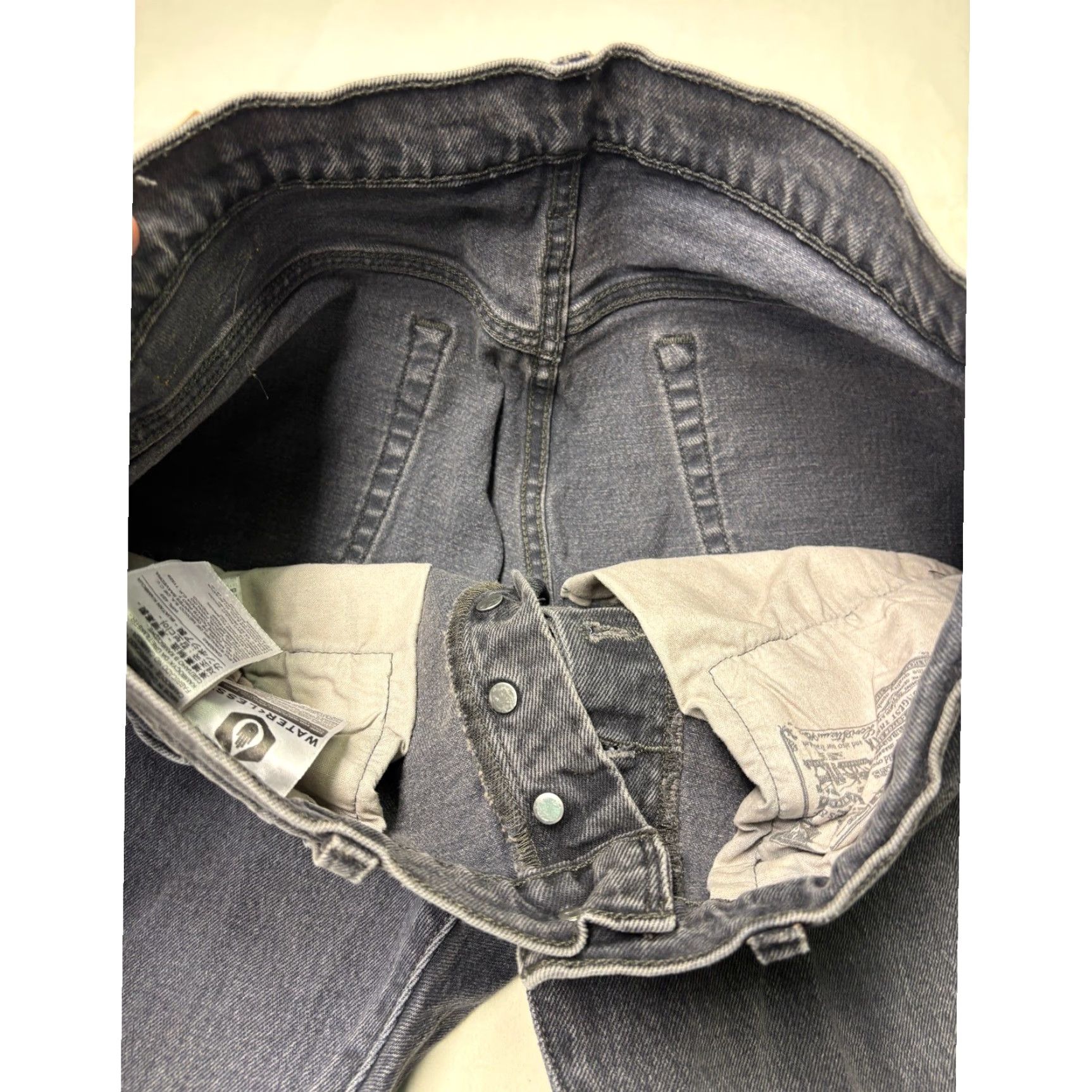 Levi's VINTAGE Levi's 501 Original Fit Jeans Womens Black Wash Distressed Raw Hem W30 L26 Size 30" / US 8 / IT 44 - 4 Thumbnail