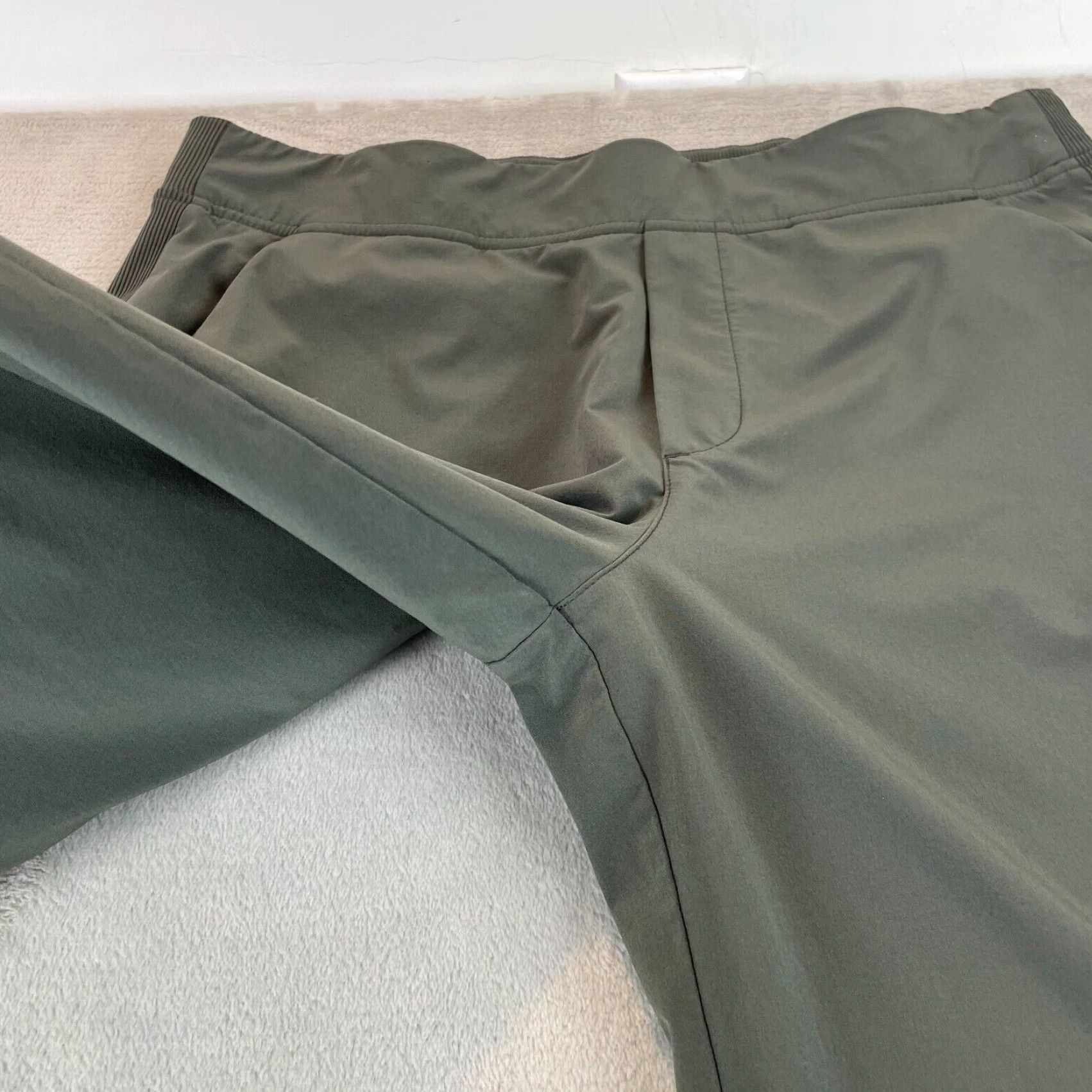 Athleta Athleta Pants Women 14 Olive Brooklyn Mid Rise Ankle Wrinkle Resistant Tailored Size 36" / US 14 / IT 50 - 3 Thumbnail