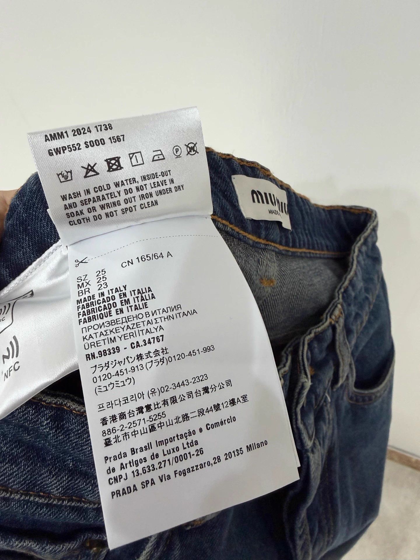 Miu Miu MIU MIU 25 New Classic 5 Pocket Logo Jeans 99% New Size 25" / US 0 / IT 36 - 7 Thumbnail