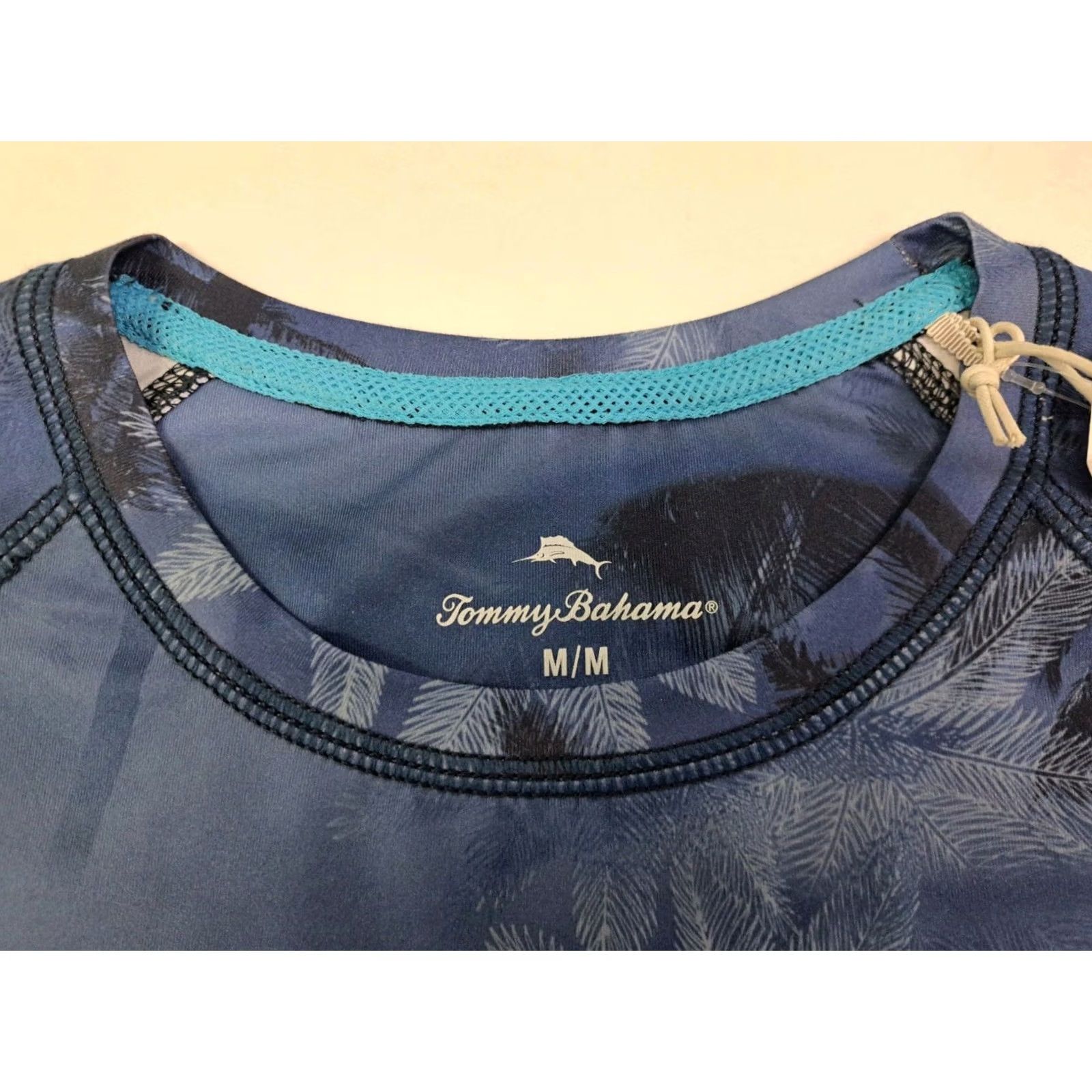 Tommy Bahama VINTAGE Tommy Bahama Mens Tropical Haze Relaxed Crew Neck T-Shirt Blue M #6777 Size US M / EU 48-50 / 2 - 3 Thumbnail