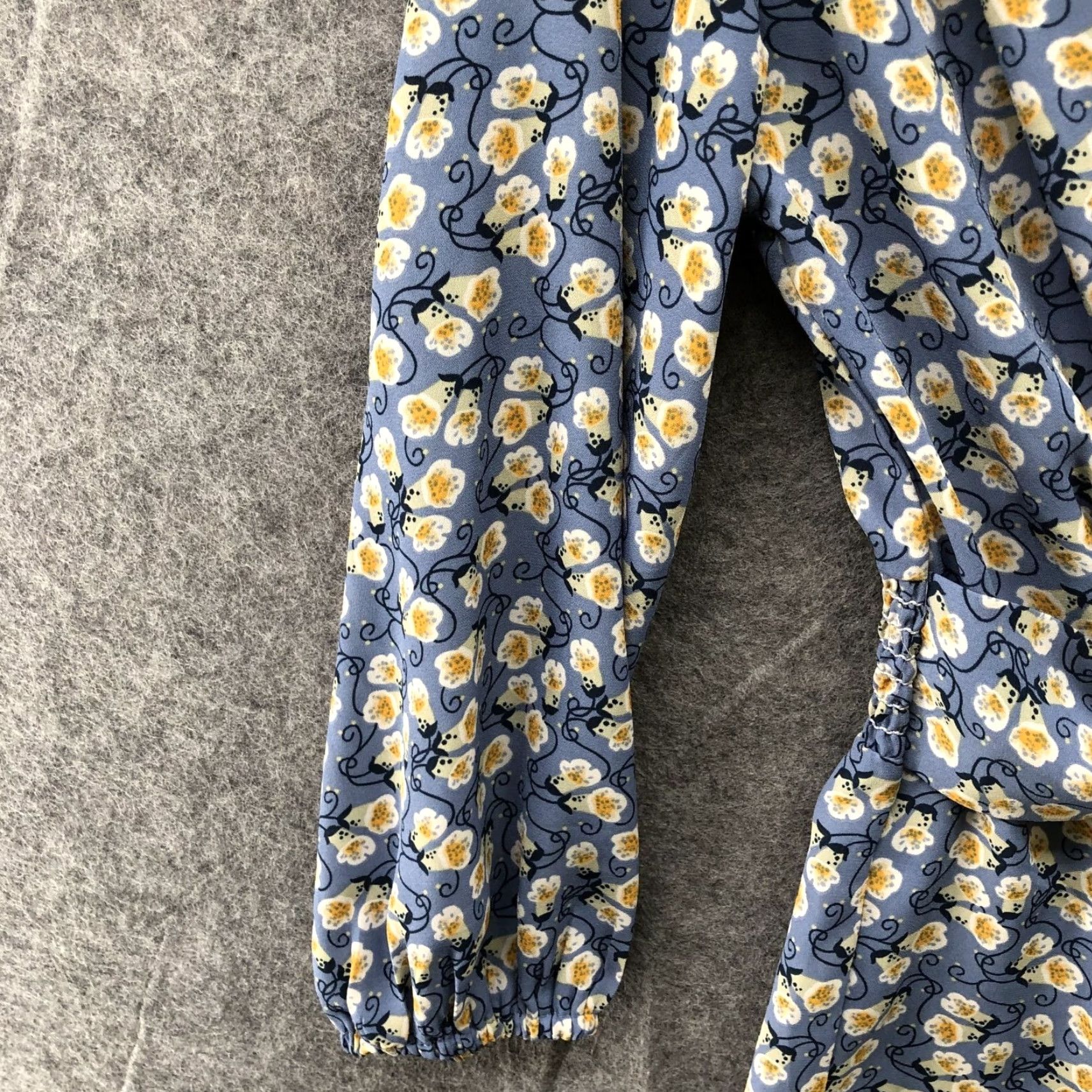 Vintage Max Studio Blouse Womens S Blue Floral Tie Waist V-Neck 3/4 Sleeve Crepe Size S / US 4 / IT 40 - 5 Thumbnail
