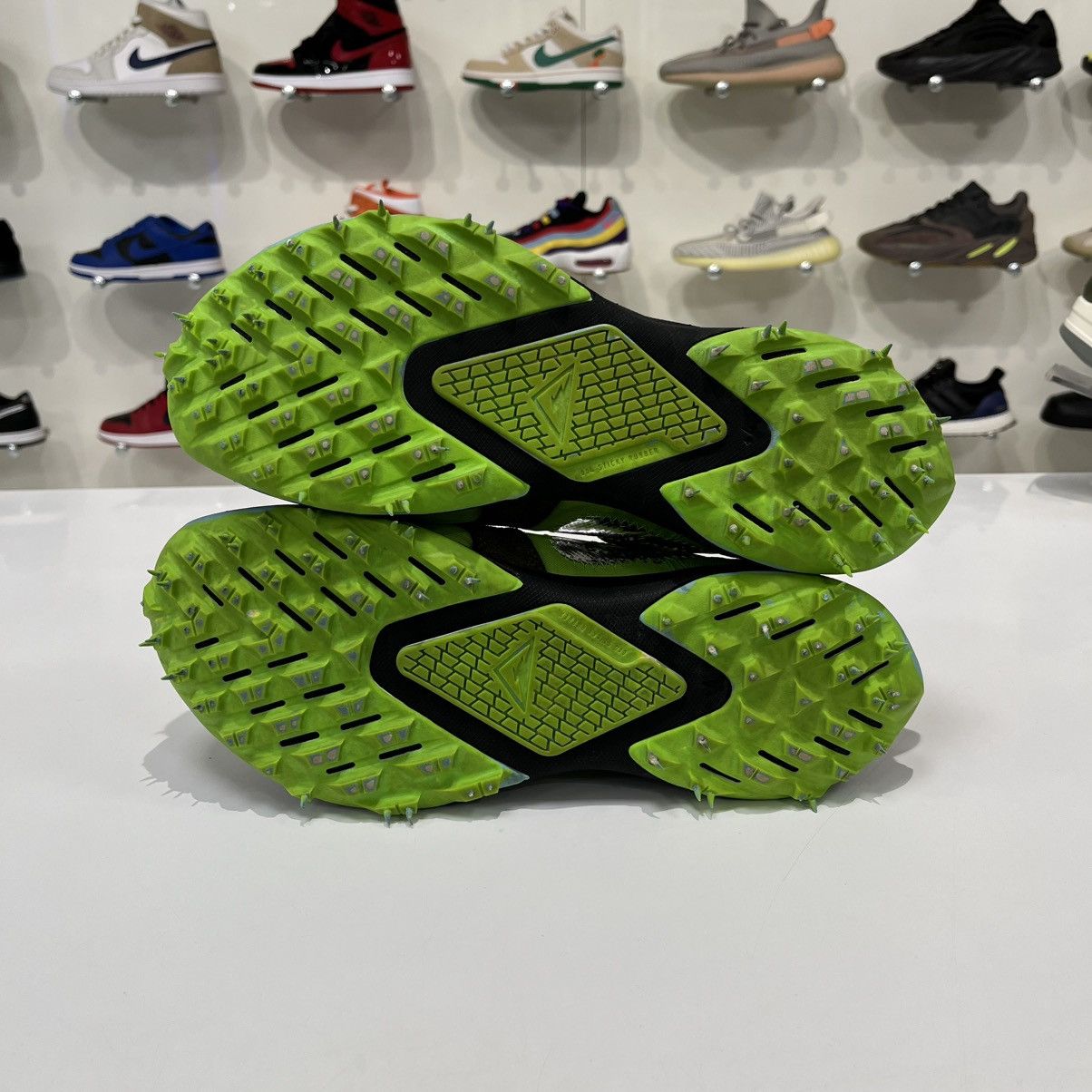 Nike × Off-White Nike Zoom Terra Kiger 5 Off-White Electric Green (W) Size US 10.5 / EU 43-44 - 10 Thumbnail