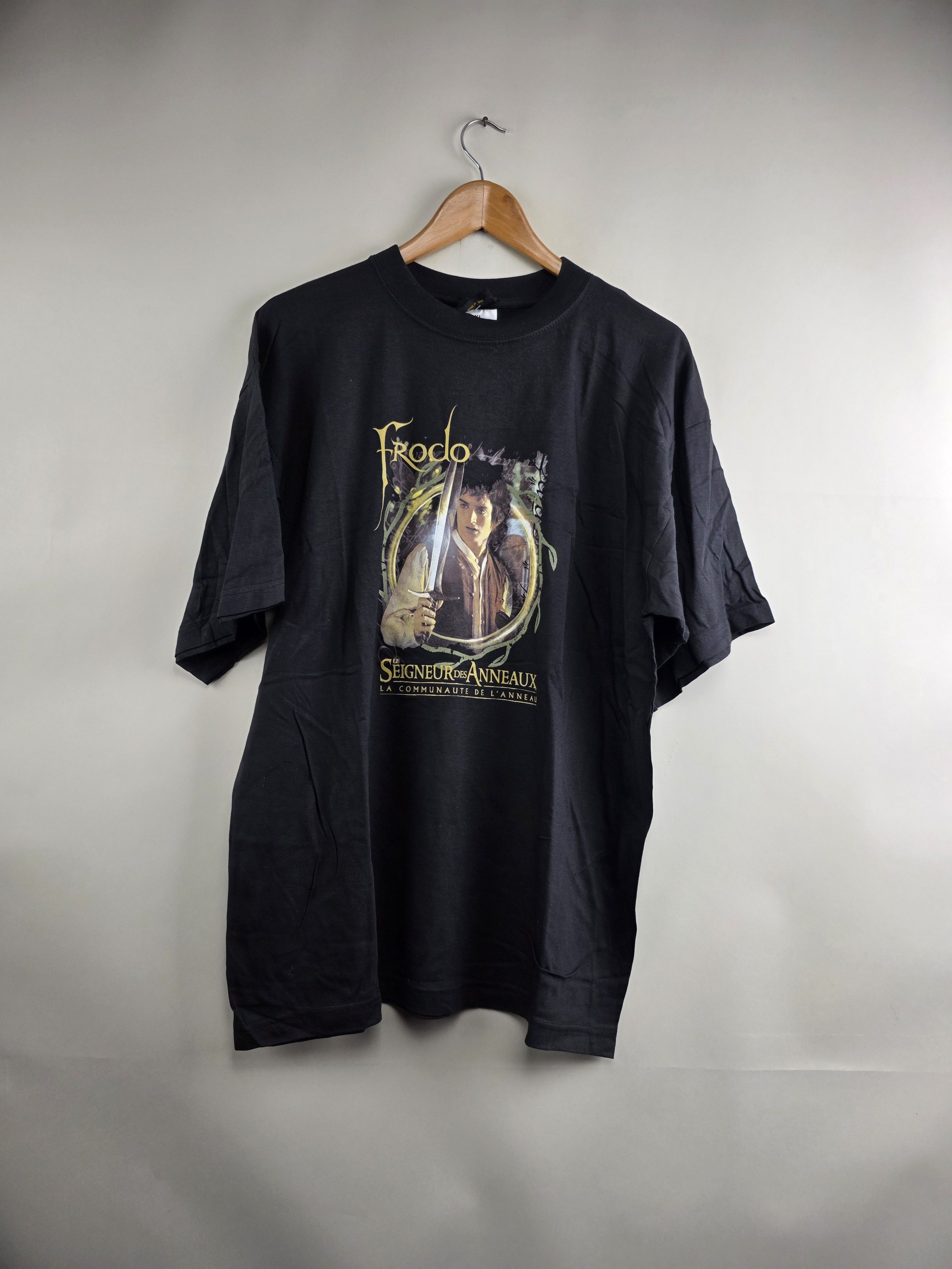 Disney × Vintage 2001 The lord of the rings Frodo XL 23" 29.5" Size US XL / EU 56 / 4 - 7 Thumbnail