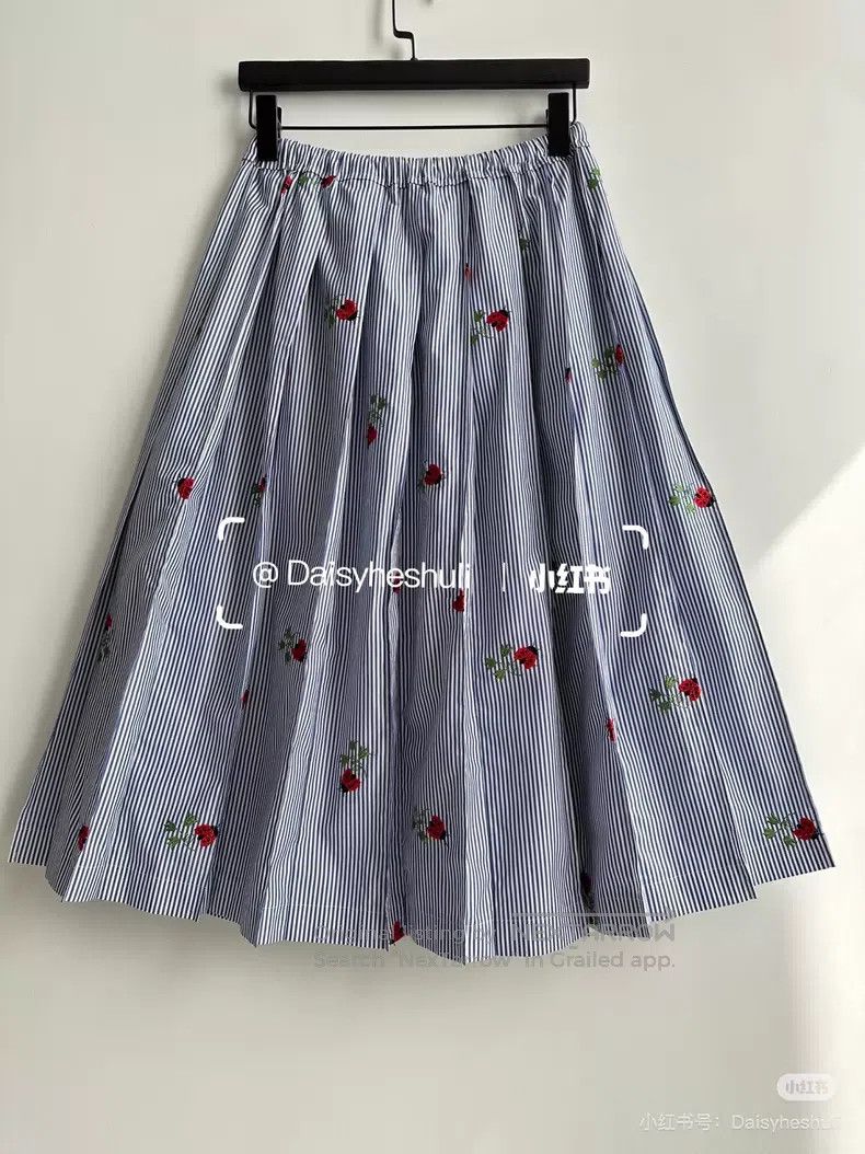 Comme des Garcons Comme Des Garcons size F Beetle Embroidered Skater Skirt Size 23" - 2 Thumbnail