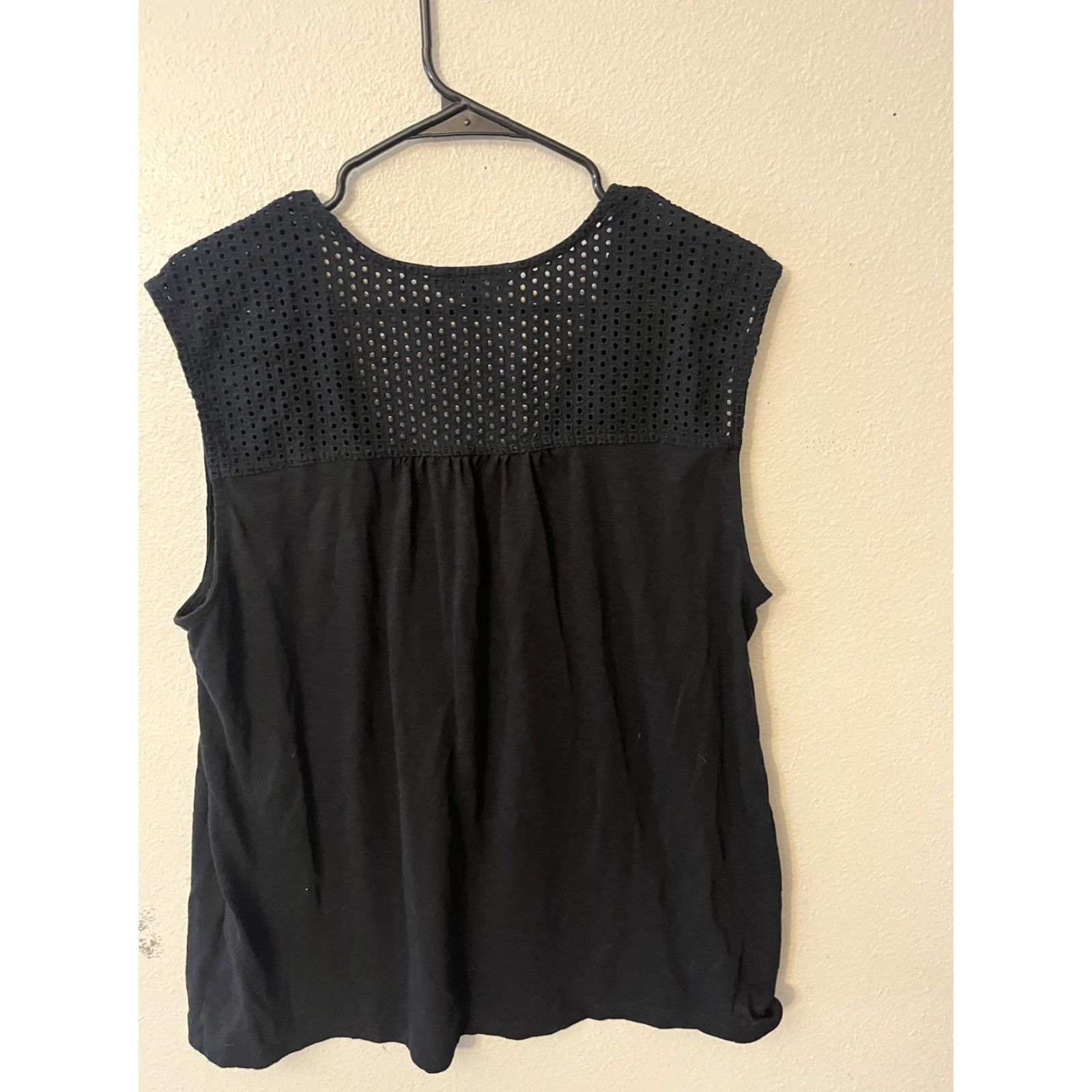 Banana Republic VINTAGE Banana Republic Women's Sleeveless Blouse XL Black Cotton V-Neck Casual 2010s Size XL / US 12-14 / IT 48-50 - 2 Thumbnail