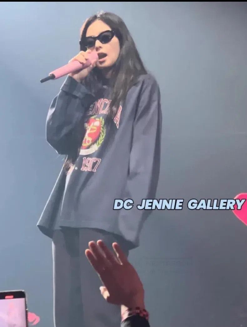 Balenciaga Balenciaga Scissor Badge Hoodie Size US S / EU 44-46 / 1 - 2 Thumbnail