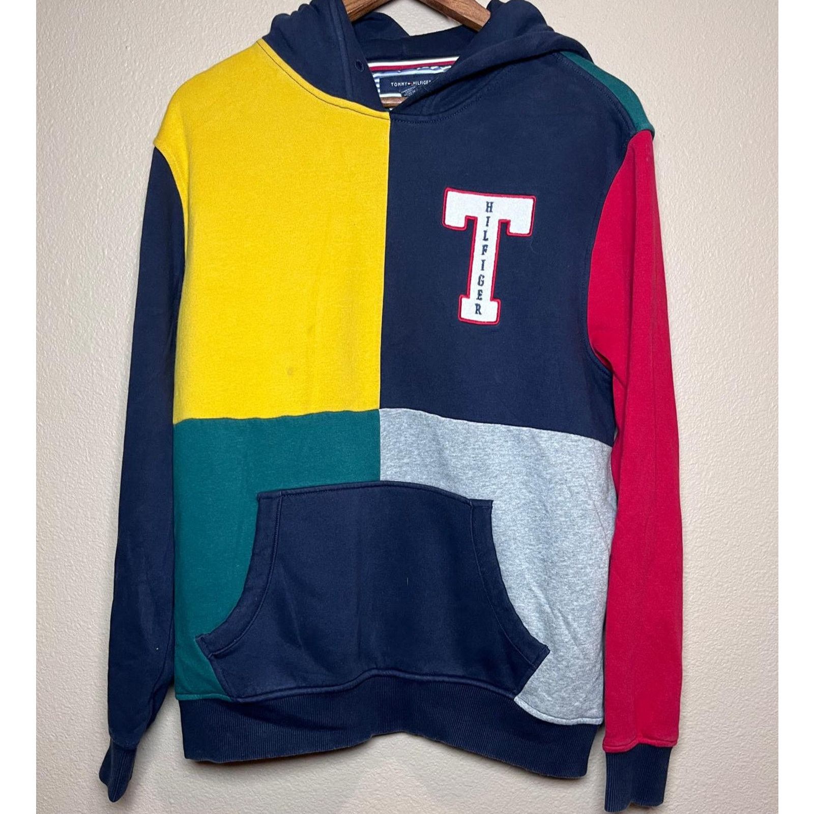 Tommy Hilfiger 🧵 Tommy Hilfiger Colorblock Hoodie – Logo Size L Size US L / EU 52-54 / 3 - 1 Thumbnail