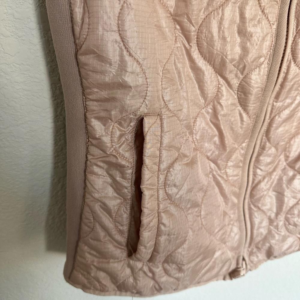 J.Crew J. Crew Quilted Ultralight Layering Vest Blush Pink Medium Size M / US 6-8 / IT 42-44 - 6 Thumbnail