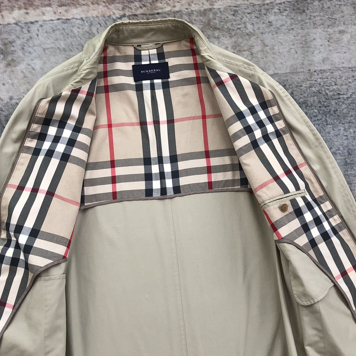 Burberry Burberry London Mens Embroidery Logo Novacheck Bomber Jacket Size US XL / EU 56 / 4 - 4 Thumbnail