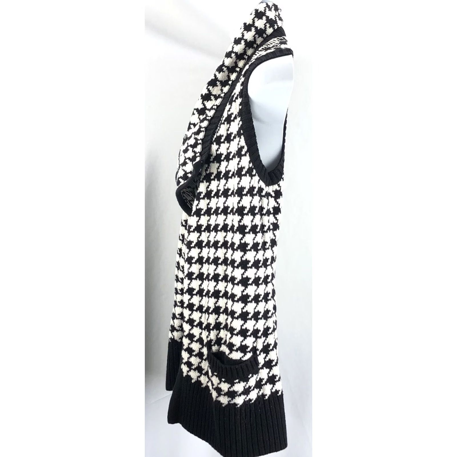 Vintage Chicos Sleeveless Cardigan Sweater Vest Small Black White Herringbone Collar 90s Vintage Academia Classic Womens Vest Size S / US 4 / IT 40 - 2 Thumbnail