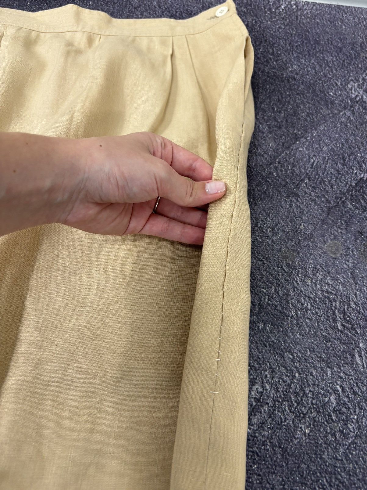 Valentino Vintage Valentino Beige/Yellow Italian Luxury Linen Skirt Size 32" / US 10 / IT 46 - 12 Thumbnail