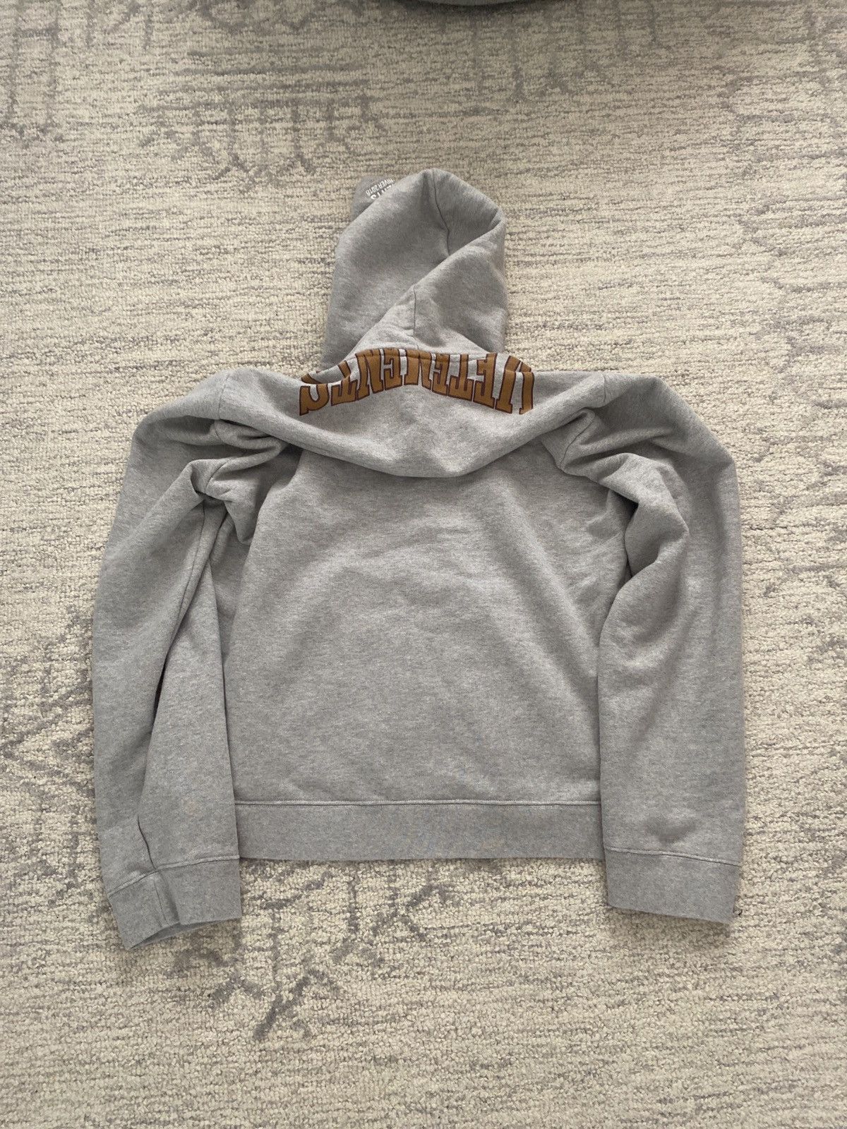 Vetements Vetements Misplaced Logo Hoodie Size US M / EU 48-50 / 2 - 3 Thumbnail
