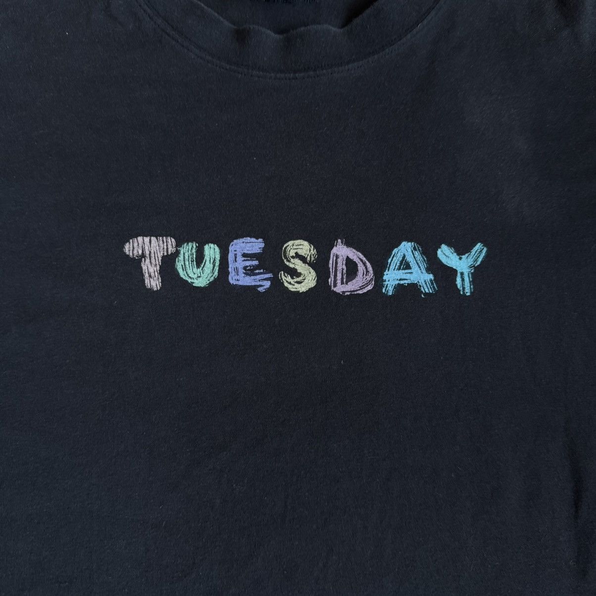 Vetements "TUESDAY" Drop Shoulder Tee Size US M / EU 48-50 / 2 - 2 Thumbnail