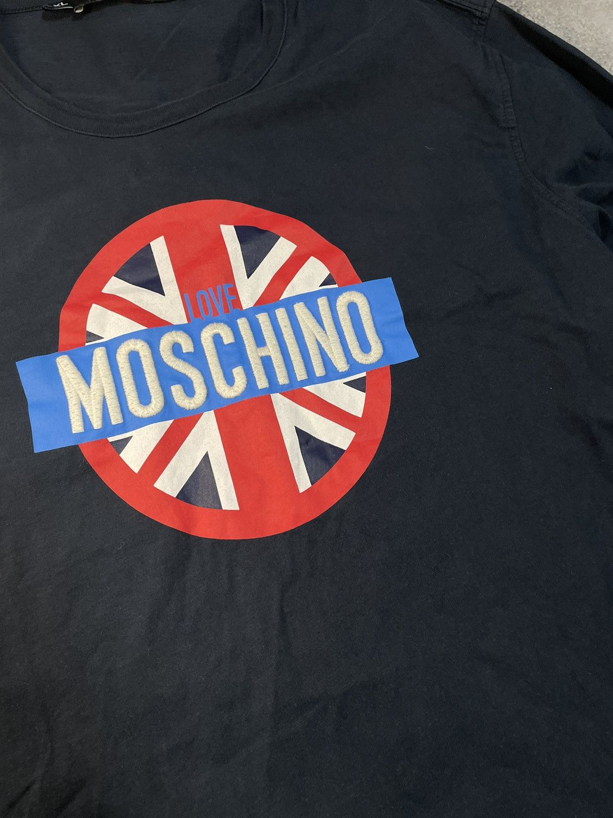 Moschino Love Moschino BIG LOGO UK Flag LS Tee Streetwear Size US XL / EU 56 / 4 - 4 Thumbnail