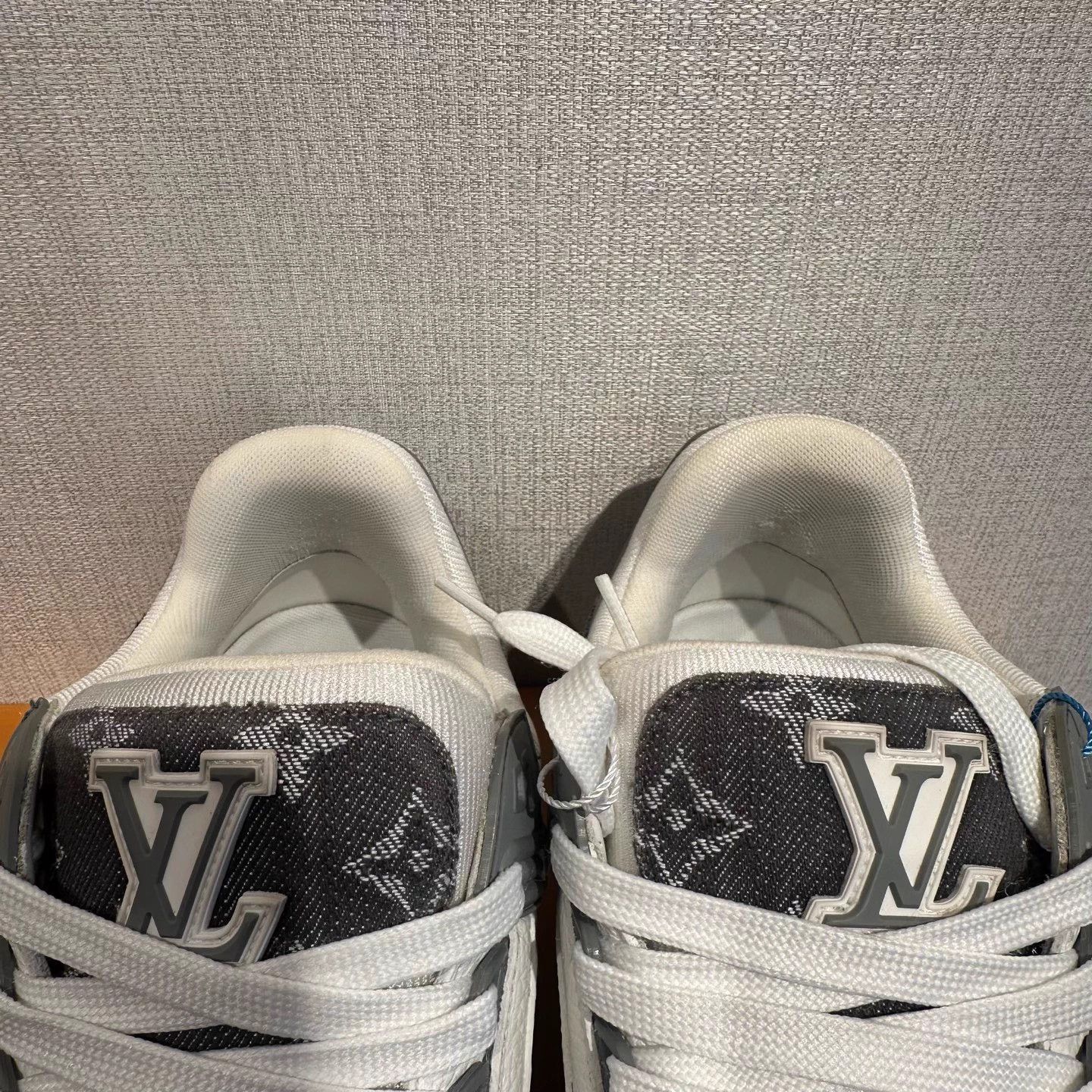 Louis Vuitton lv Trainer gray white denim 41 99 New Size US 8 / EU 41 - 3 Thumbnail