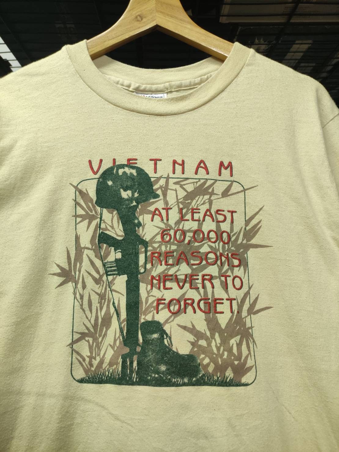 Vintage Vtg 80's Vietnam War Never Forget USA 50/50 T-Shirt Size US L / EU 52-54 / 3 - 1 Thumbnail