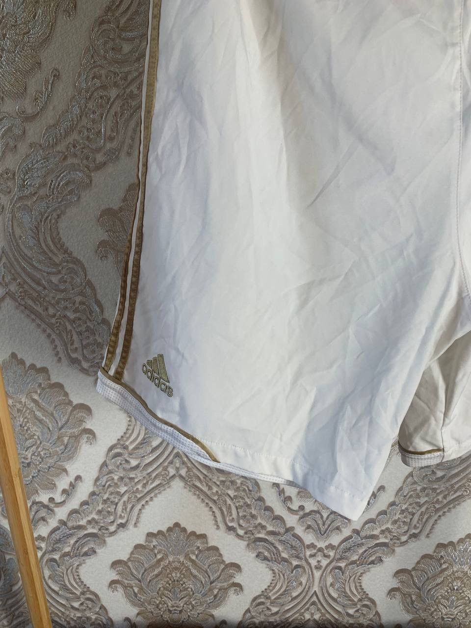 Adidas VINTAGE ADIDAS FC REAL MADRID SPAIN SOCCER JERSEY RETRO Y2K Size US L / EU 52-54 / 3 - 7 Thumbnail
