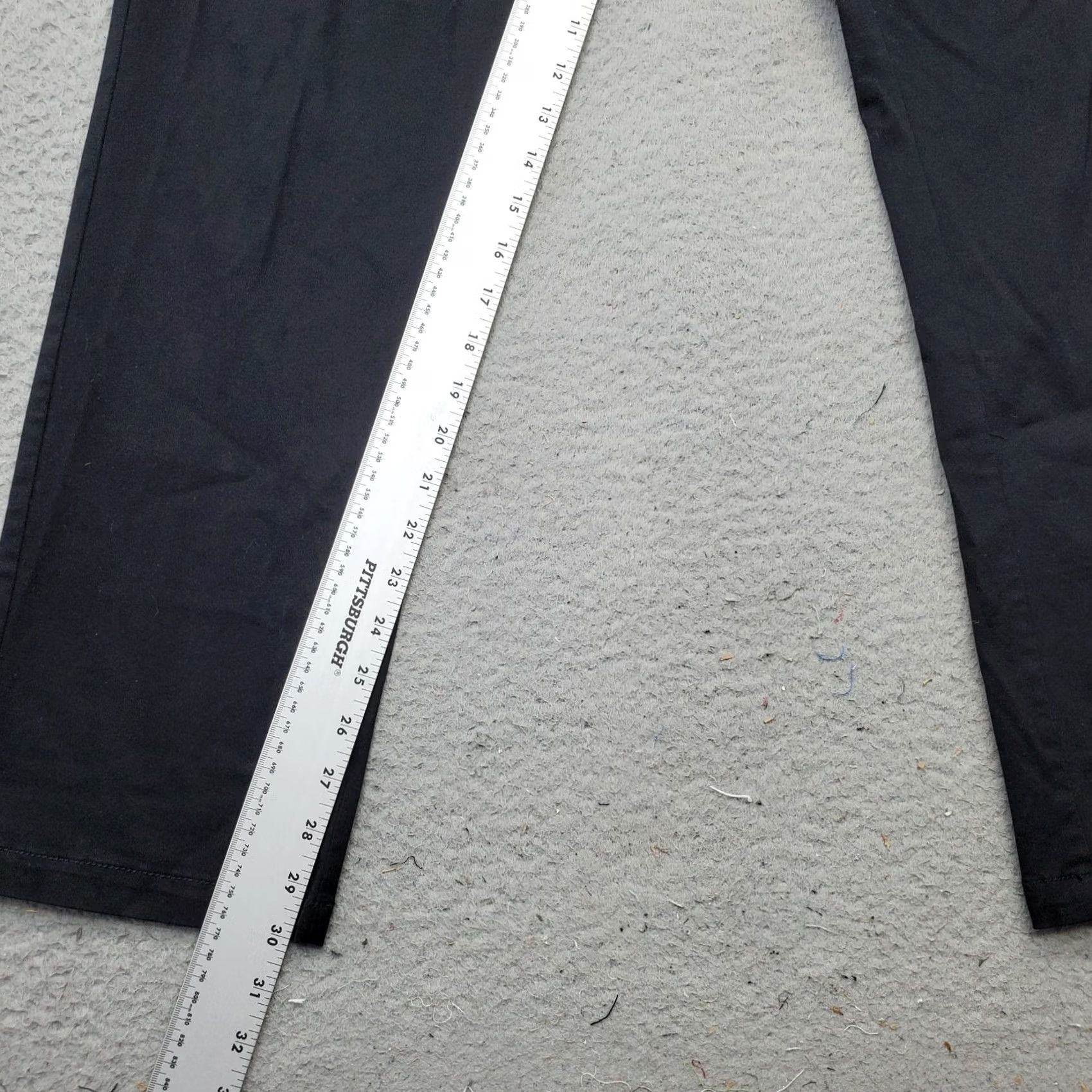 Old Navy Old Navy Chino Pants Mens Size 36/30 Black Pants Regular 36/30 Mens Boys? Size US 36 / EU 52 - 4 Thumbnail