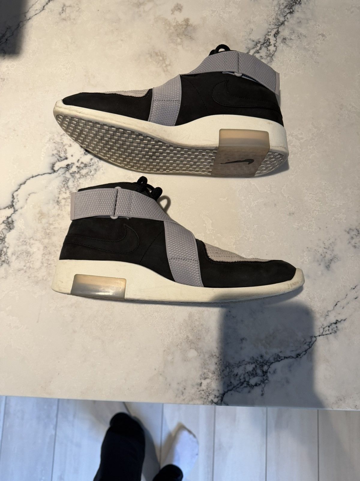 Fear of God × Nike Nike x Fear of god Raid Friends and family Size US 10.5 / EU 43-44 - 3 Thumbnail
