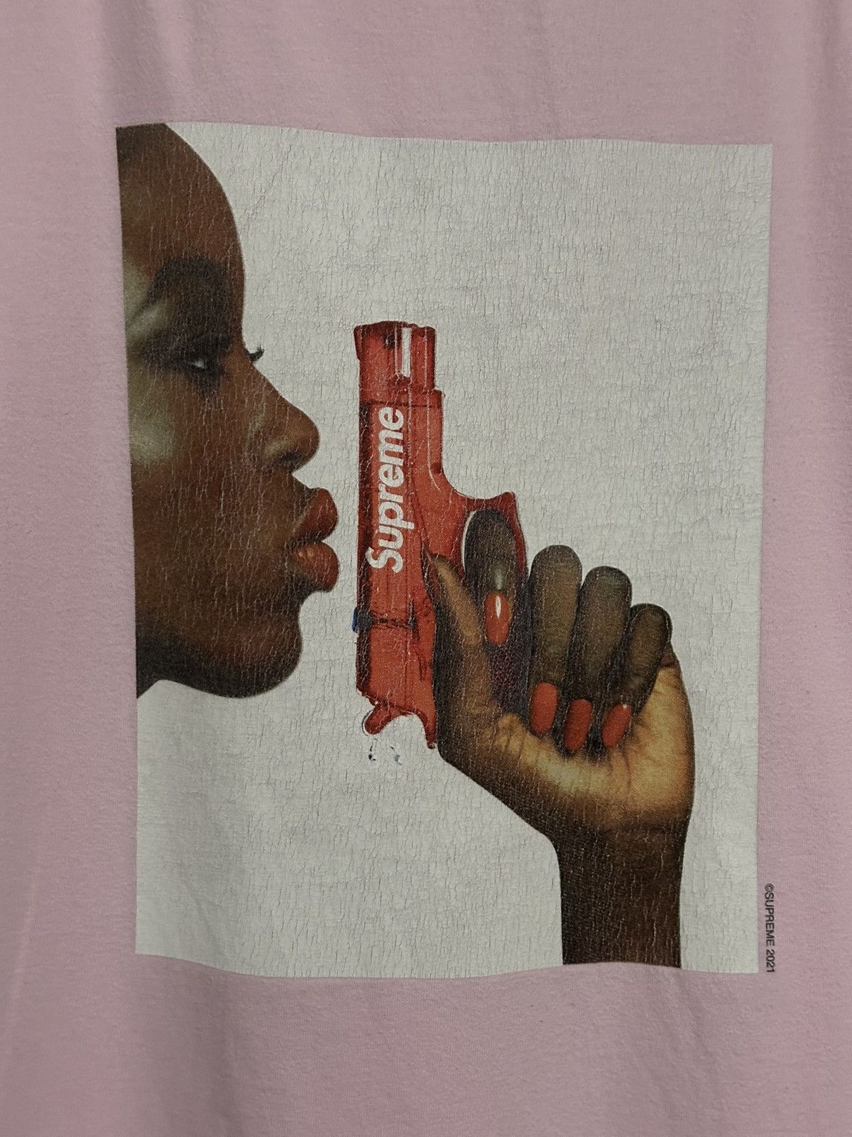 Supreme Supreme Water Pistol Tee Size US M / EU 48-50 / 2 - 2 Thumbnail