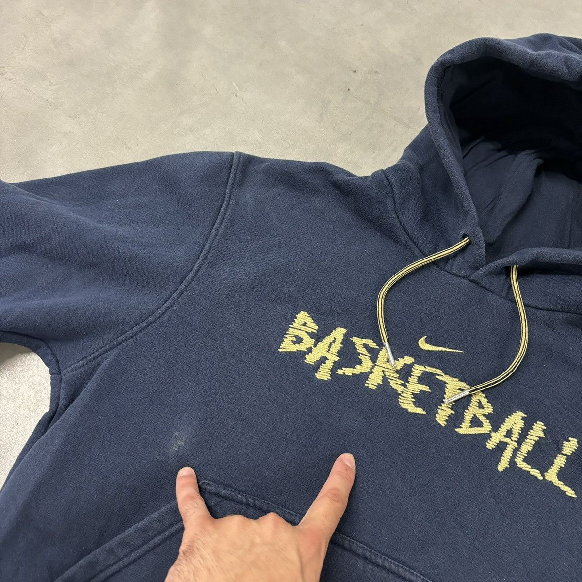 Nike Vintage Y2K Nike Basketball Center Swoosh Hoodie Size US S / EU 44-46 / 1 - 4 Thumbnail