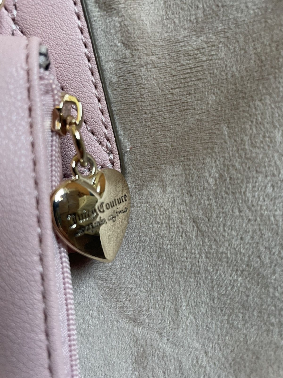 Juicy Couture Juicy Couture Velour Heritage Weekender Duffle Bag Size ONE SIZE - 4 Thumbnail