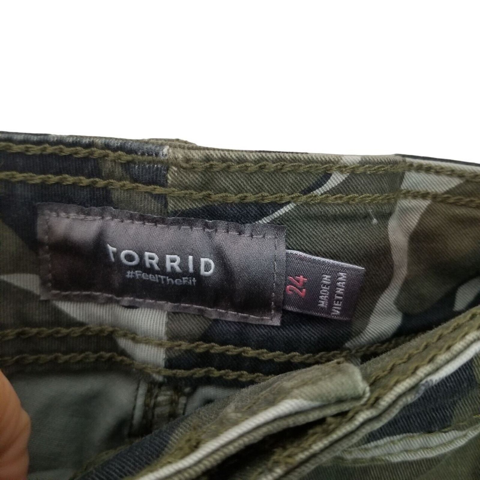 Torrid Torrid Womens Cropped Camo Pants Sz 24 Army Military Stretch Size 42" / US 20 - 7 Thumbnail