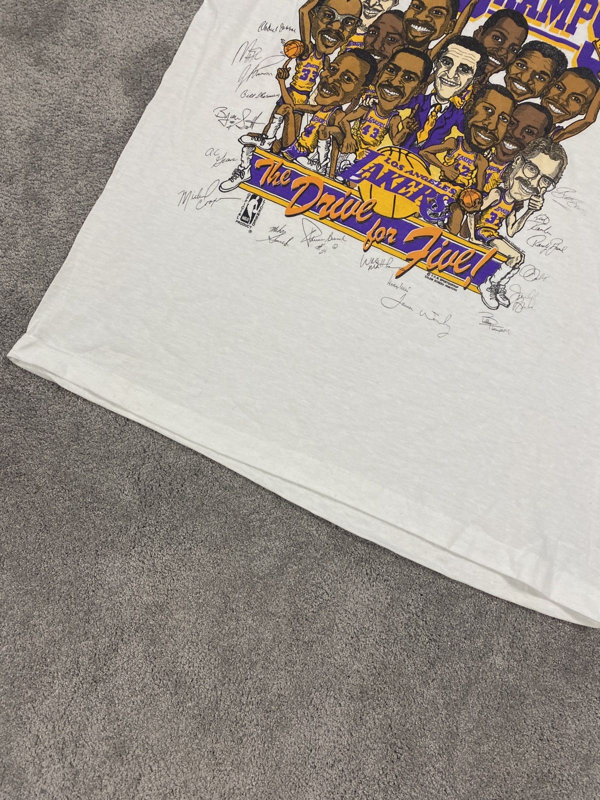 NBA 1987 Los Angeles Lakers NBA single stitch T shirt Size US XL / EU 56 / 4 - 3 Thumbnail