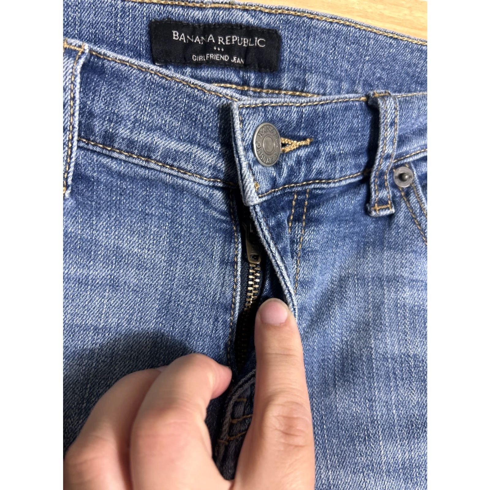Banana Republic VINTAGE Banana Republic Girlfriend Jeans Medium Wash Distressed 26P Petite Blue 26" Inseam Womens Size 26" / US 2 / IT 38 - 6 Thumbnail