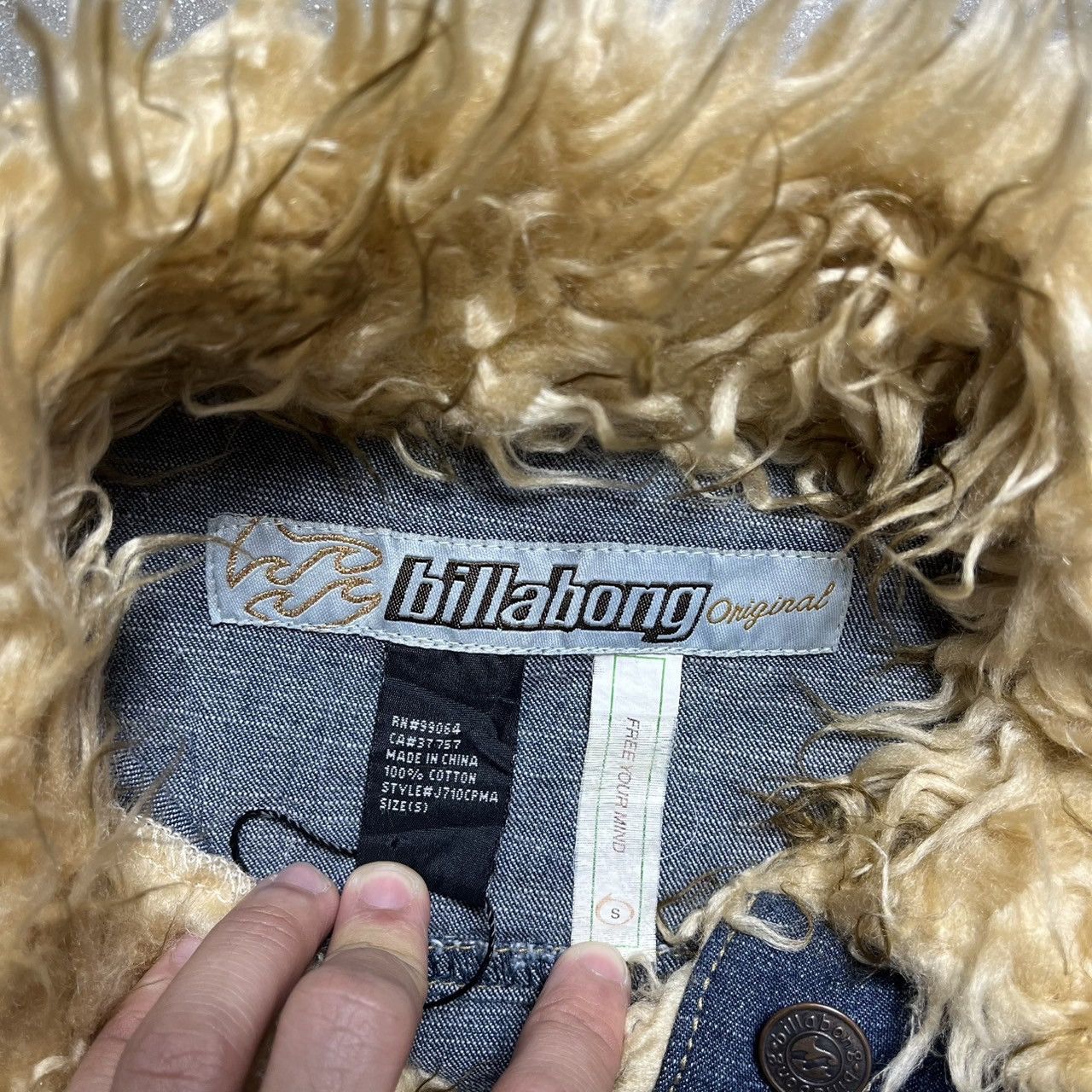 Billabong Bllabong Faux Fur Denim Jacket Size S / US 4 / IT 40 - 2 Thumbnail
