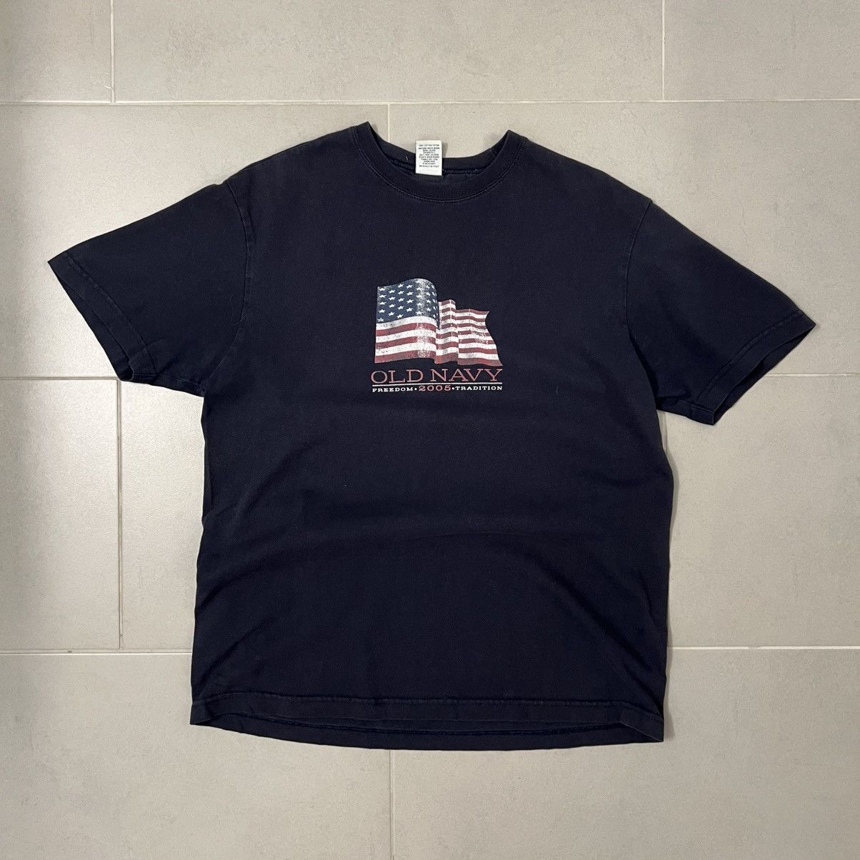 Vintage Old Navy 2004 American Flag Graphic Navy Y2K Tee