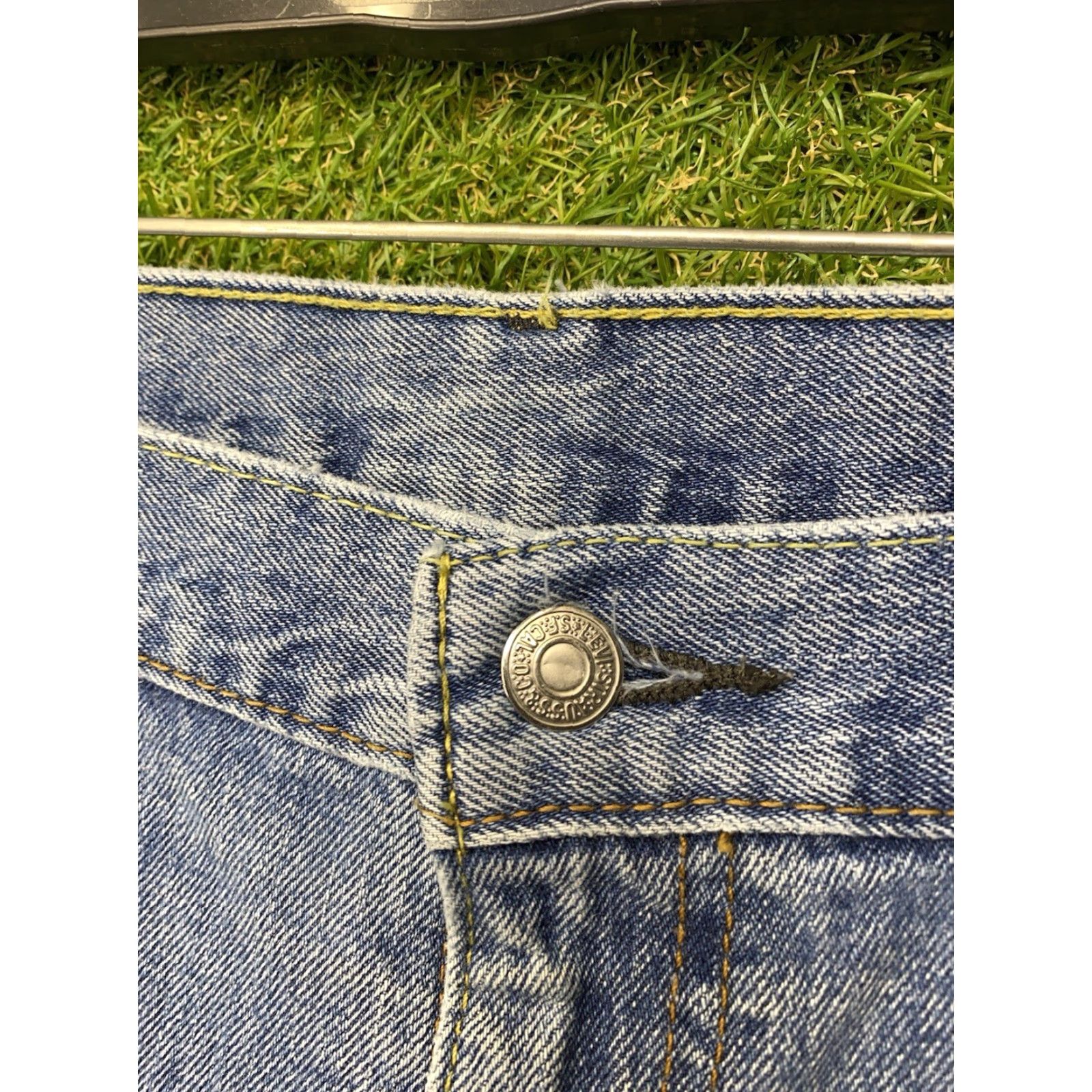 Levi's VINTAGE Levi's 550 Jeans 38x34 Relaxed Fit Tapered Light Wash Denim Mens Size US 38 / EU 54 - 4 Thumbnail