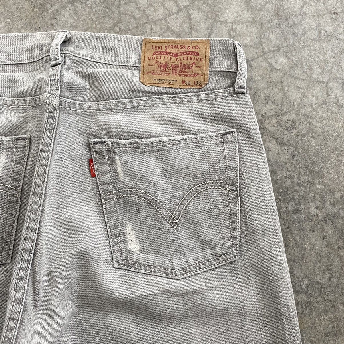 Levi's Vintage 2004 Levis 505 Light Grey Denim Jeans Size US 35 - 20 Thumbnail