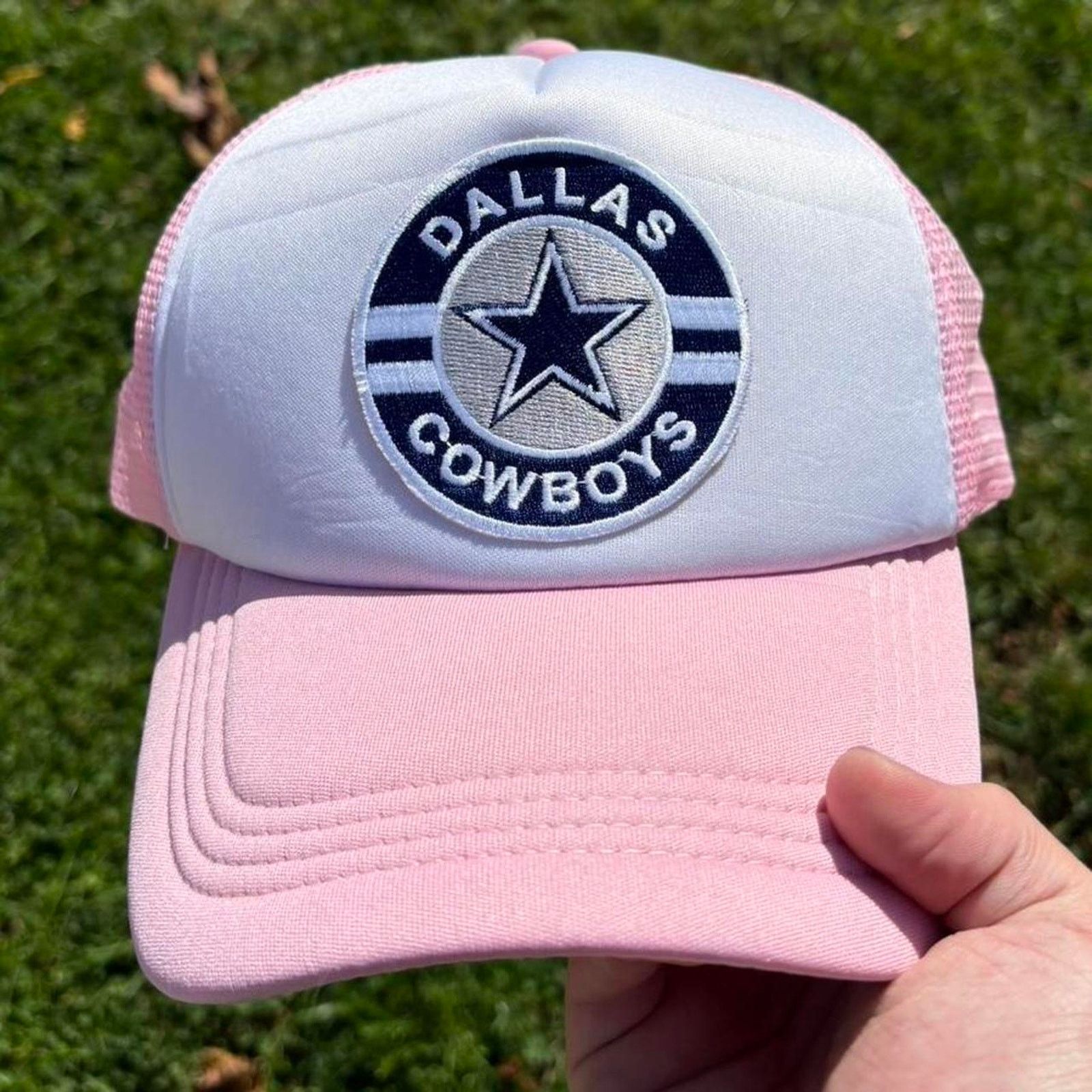 NFL × Vintage Vintage 90s Pink & White Dallas Cowboys Trucker Hat. Size ONE SIZE - 1 Thumbnail