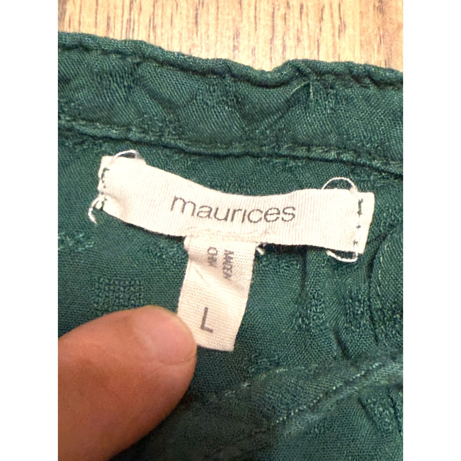 Vintage Maurices Blouse Women's Size Large Green Long Sleeve V-neck Shirt Adult Womens Regular Pullover Casual Lightweight Polyester Modern 90s? Size L / US 10 / IT 46 - 5 Thumbnail