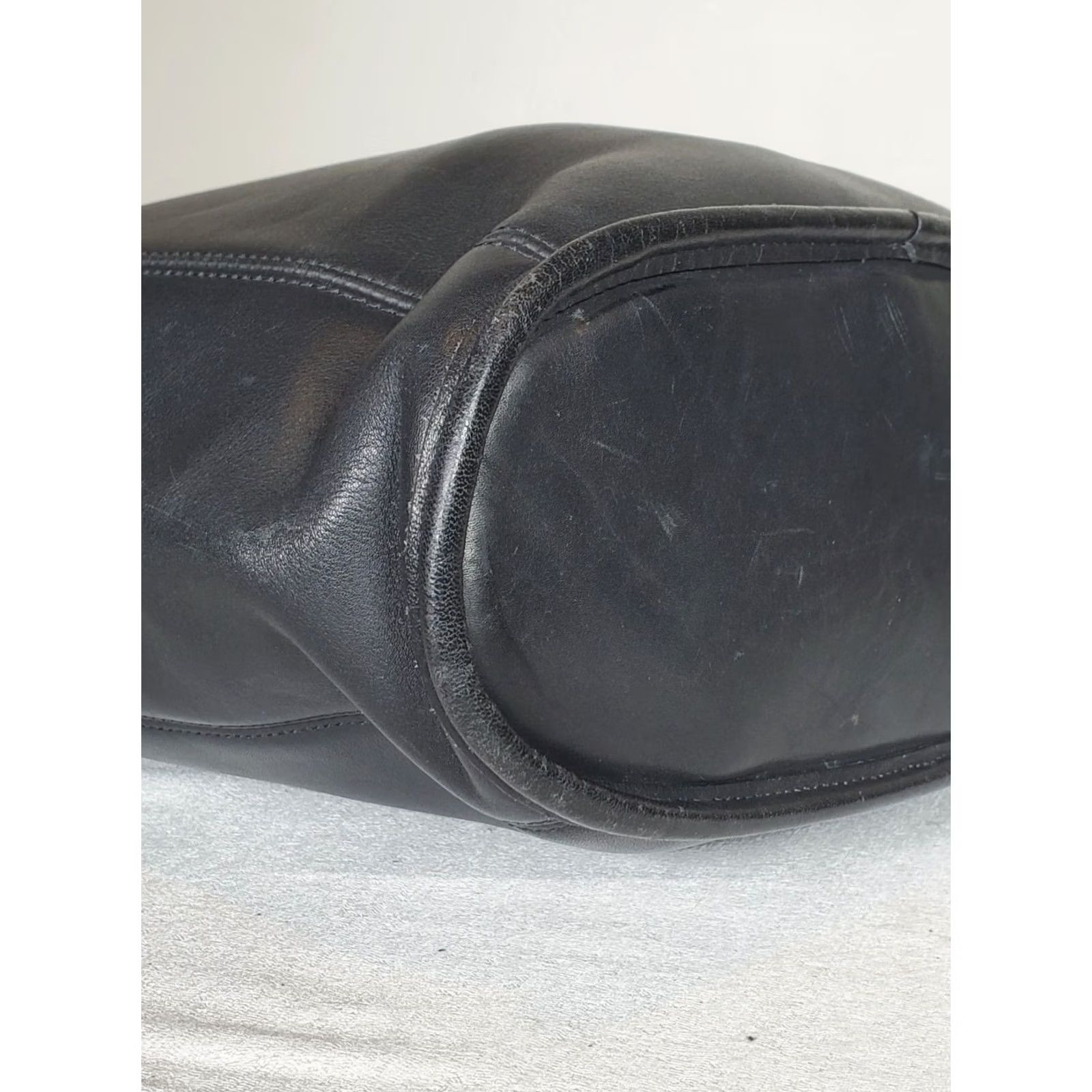 Coach VINTAGE Coach Slim Duffle Sac Shoulder Bag Black Leather Zip Top Outside Slip Pocket Women's Medium 90s Classic Size M / US 6-8 / IT 42-44 - 7 Thumbnail