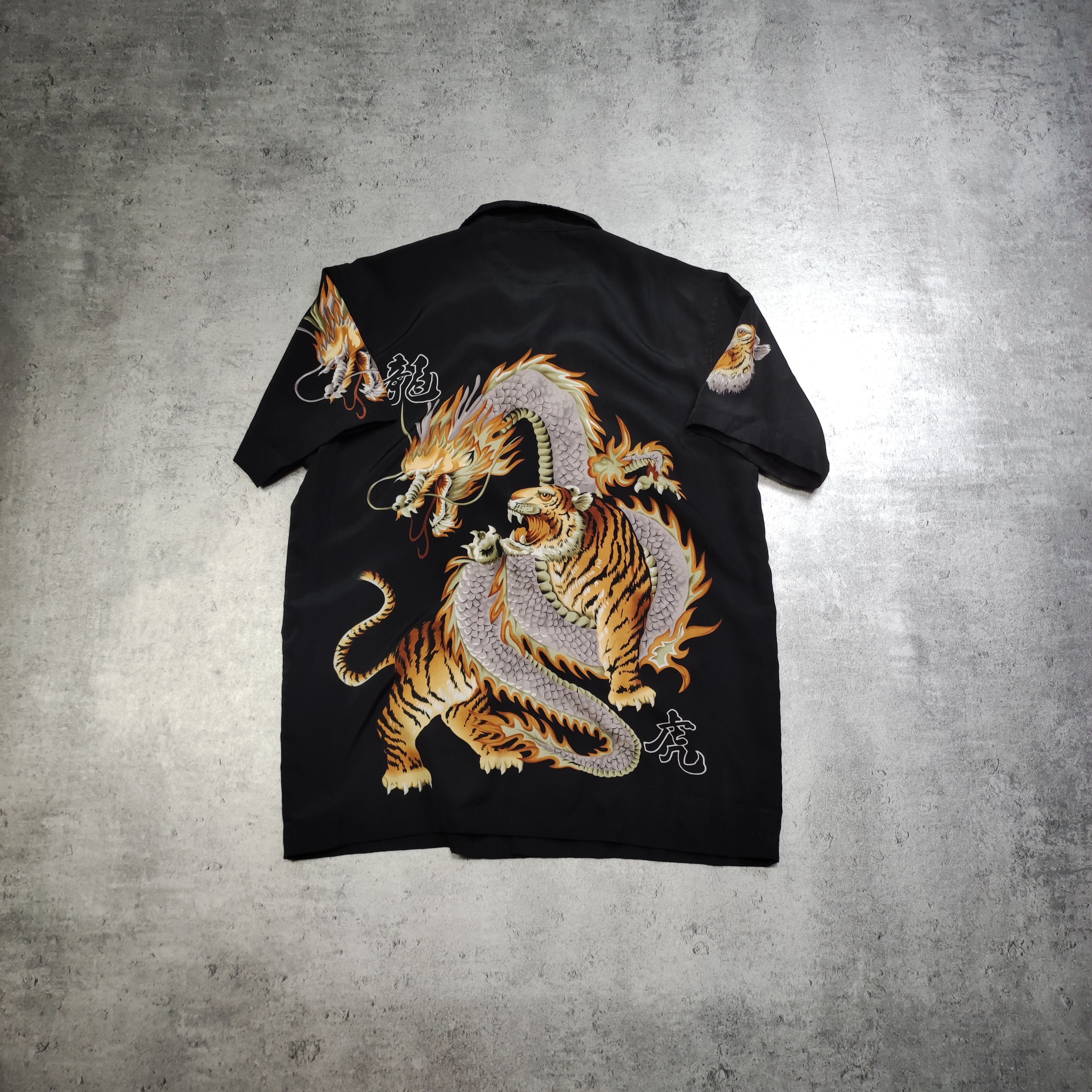 Japanese Brand RARE Japanese Dragon Tiger Fight Black Over Print Shirt Size US M / EU 48-50 / 2 - 6 Thumbnail