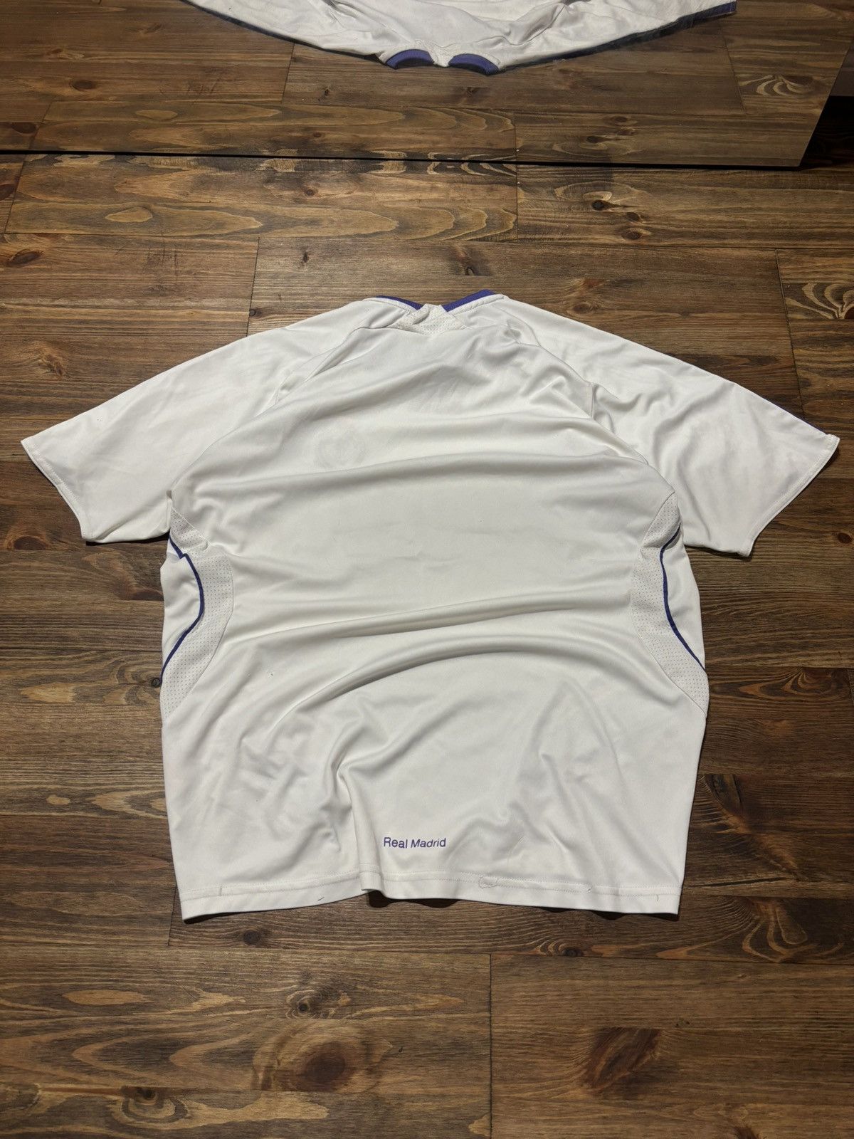 Adidas × Vintage Vintage Adidas Real Madrid 2007/2008 home kit Size US M / EU 48-50 / 2 - 3 Thumbnail