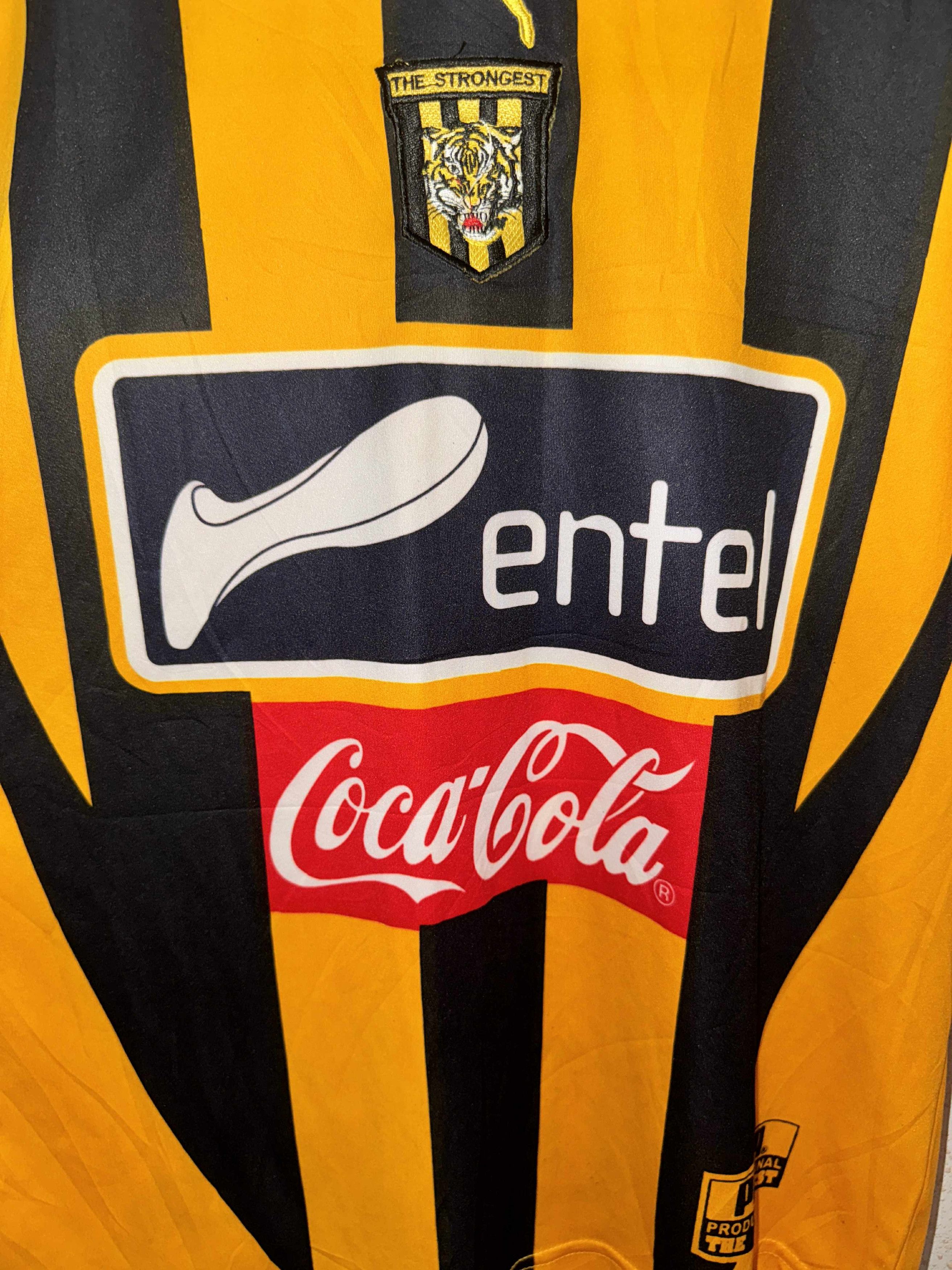 Puma × Vintage The Strongest 2003 Home Shirt Puma - Number #6 Size US M / EU 48-50 / 2 - 3 Thumbnail