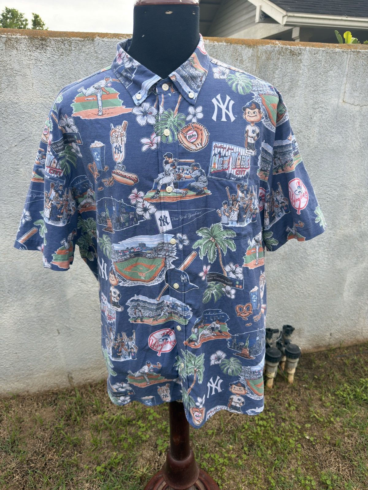 Reyn Spooner Reyn Spooner Men's XXL New York Yankees Aloha Hawaiian Shirt Size US XXL / EU 58 / 5 - 1 Thumbnail