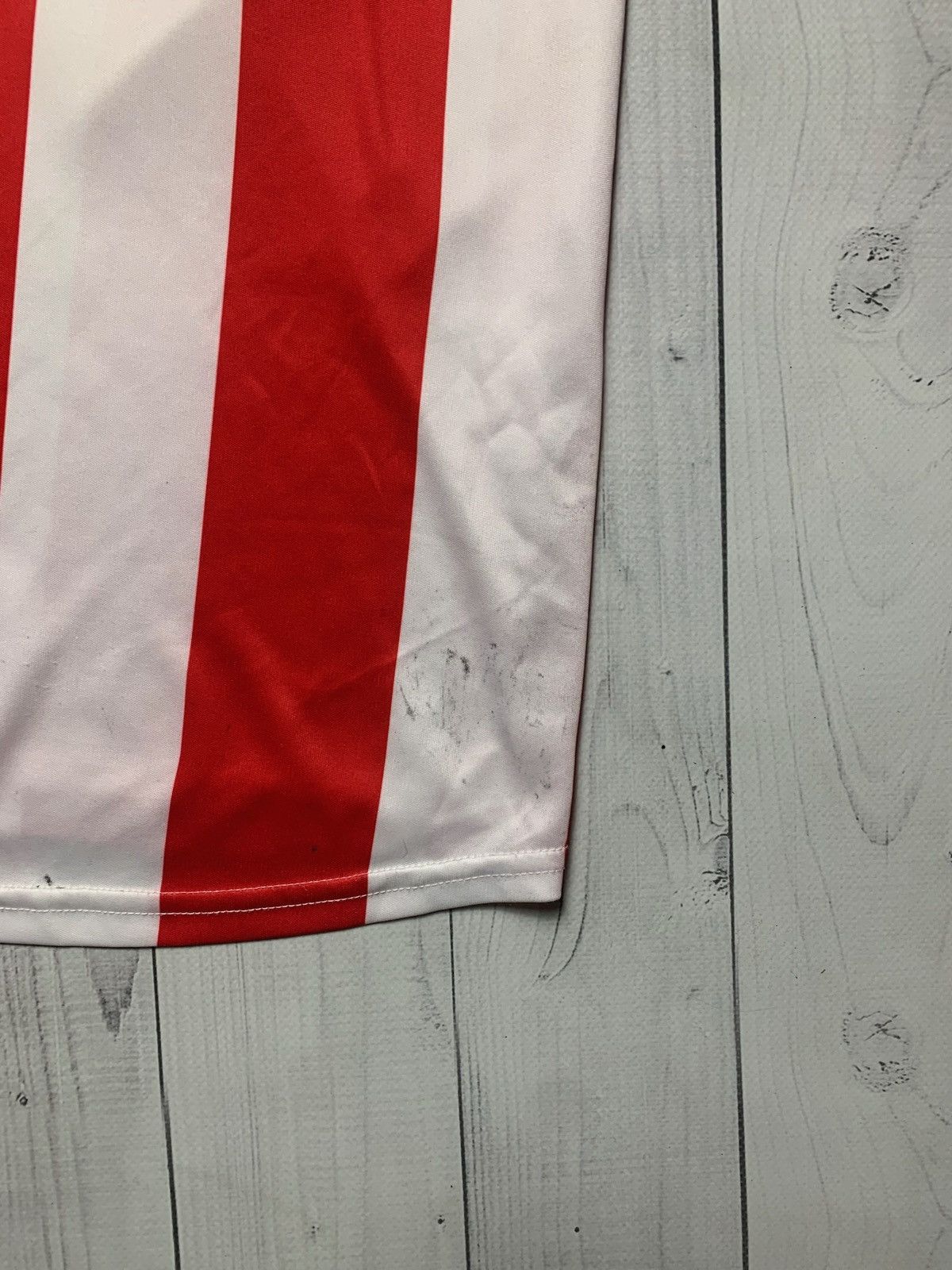 Lonsdale × Vintage Vintage Londsdale Sunderland soccer jersey size L striped Size US L / EU 52-54 / 3 - 7 Thumbnail