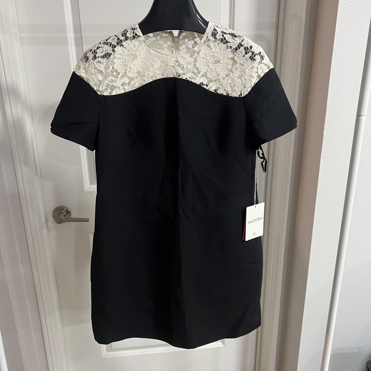 Valentino Valentino Crêpe Couture lace-trimmed minidress dress 40 (IT) Size S / US 4 / IT 40 - 2 Thumbnail